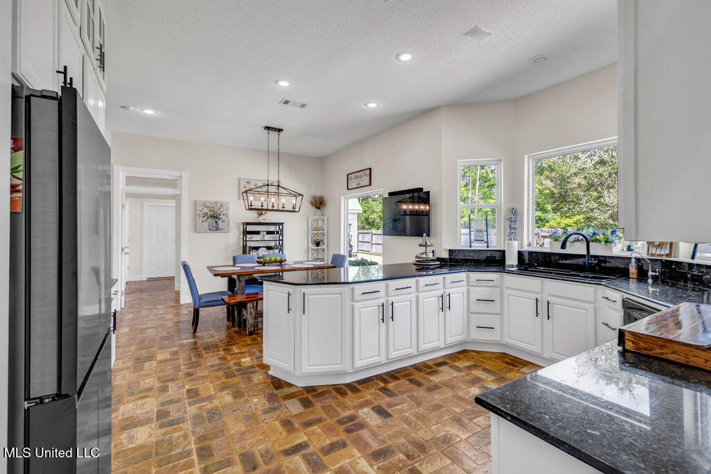 630 Royal Oak Drive Property Photo 17