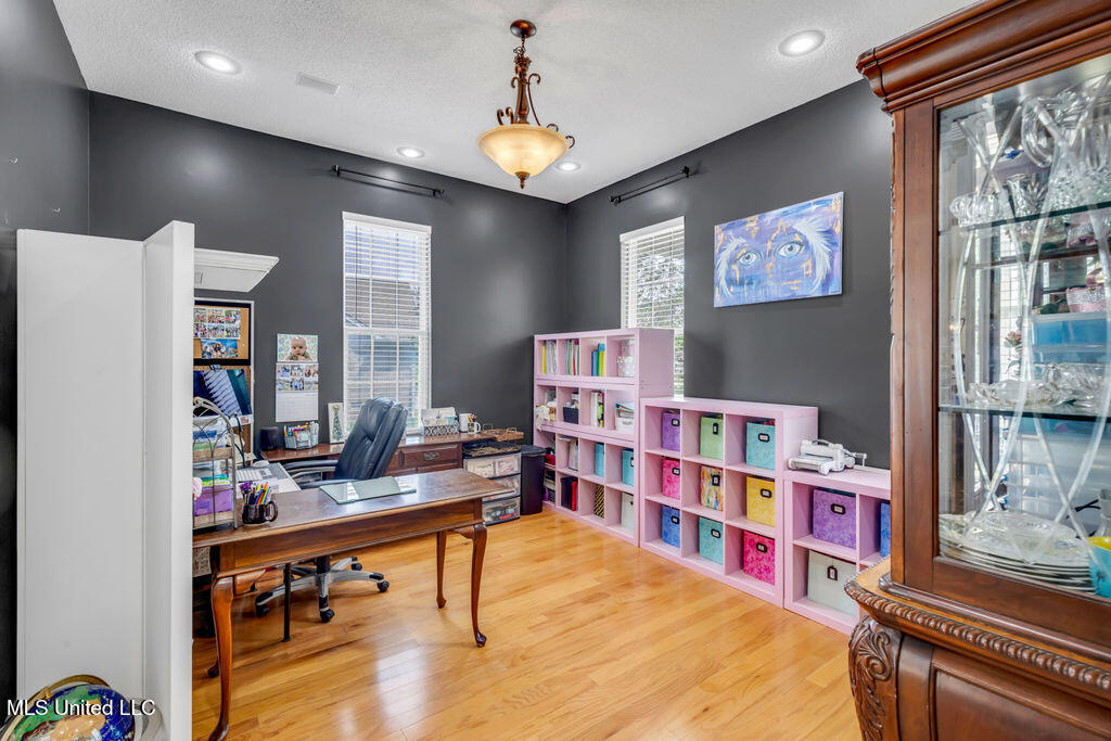 630 Royal Oak Drive Property Photo 18