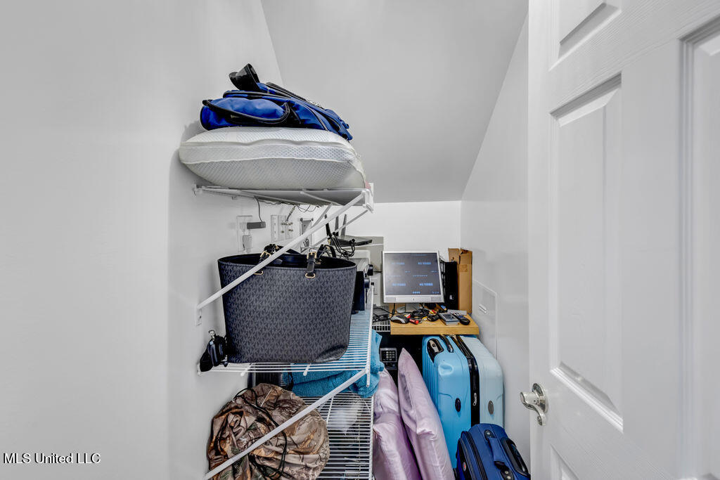 630 Royal Oak Drive Property Photo 27