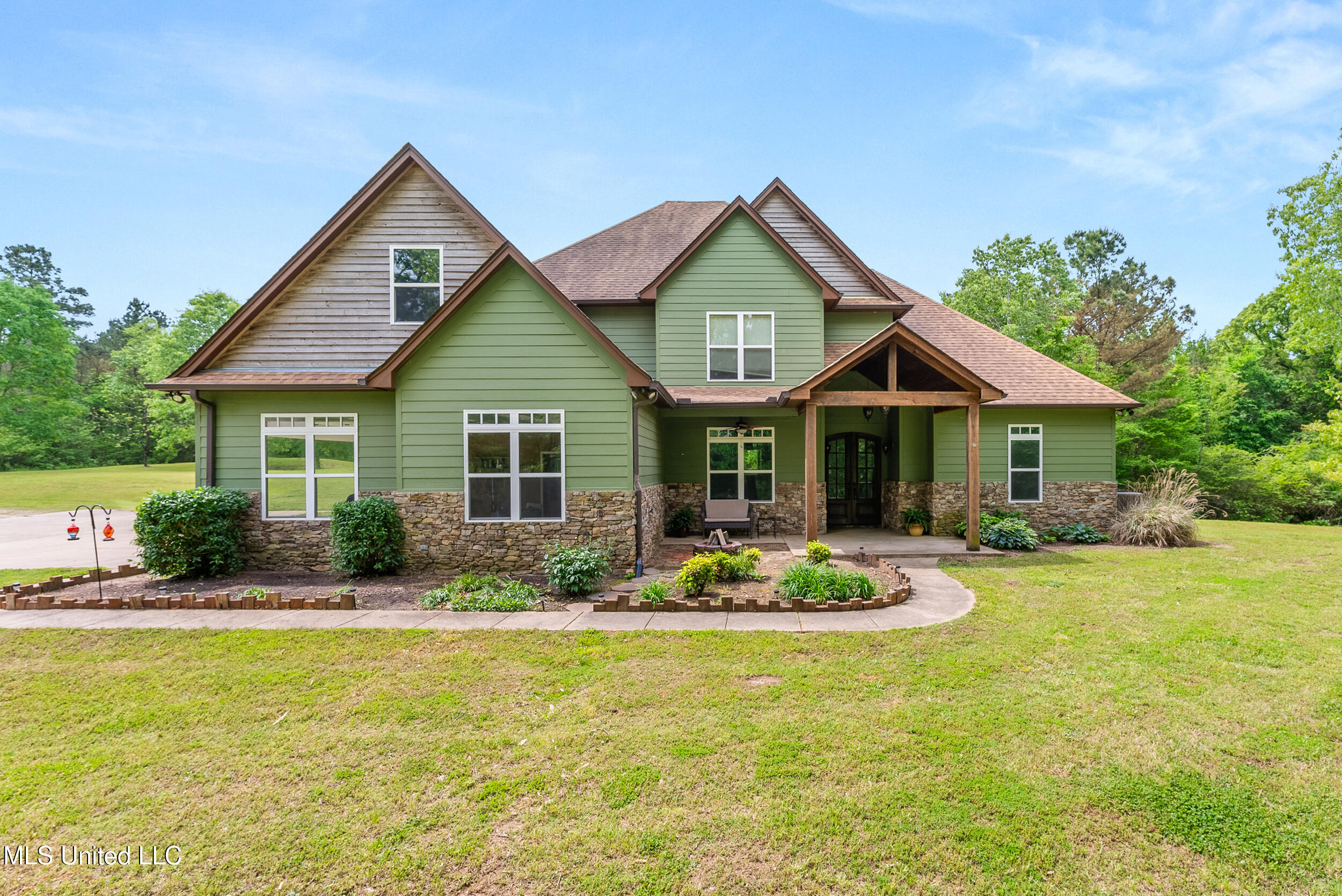 931 Strickland Road Property Photo 1
