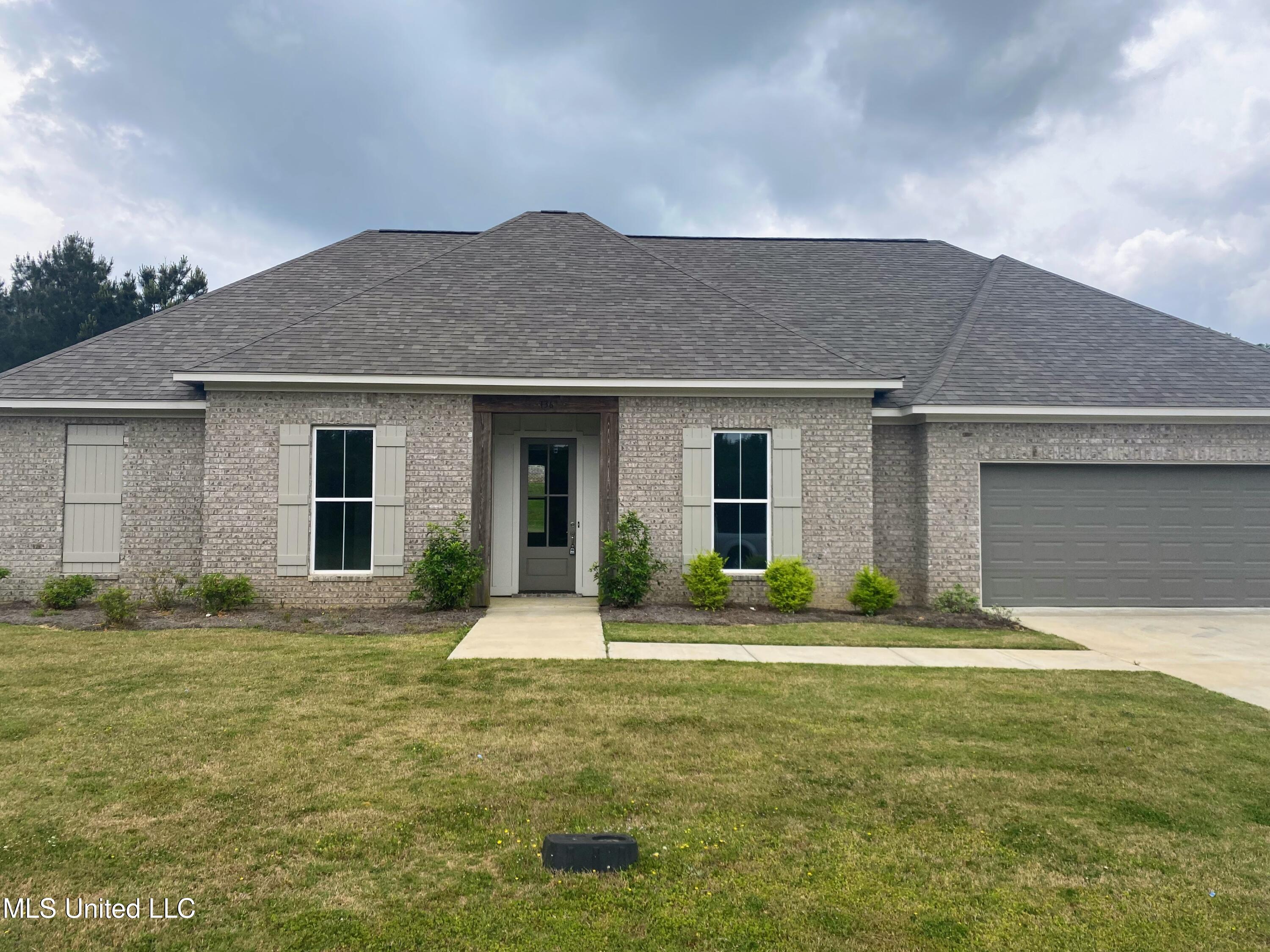 136 Rockbridge Crossing Property Photo 1