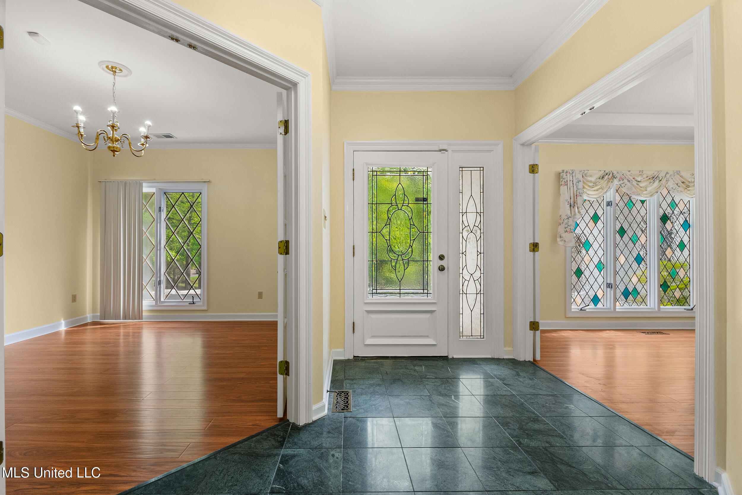 1590 Epping Forest Drive Property Photo 4
