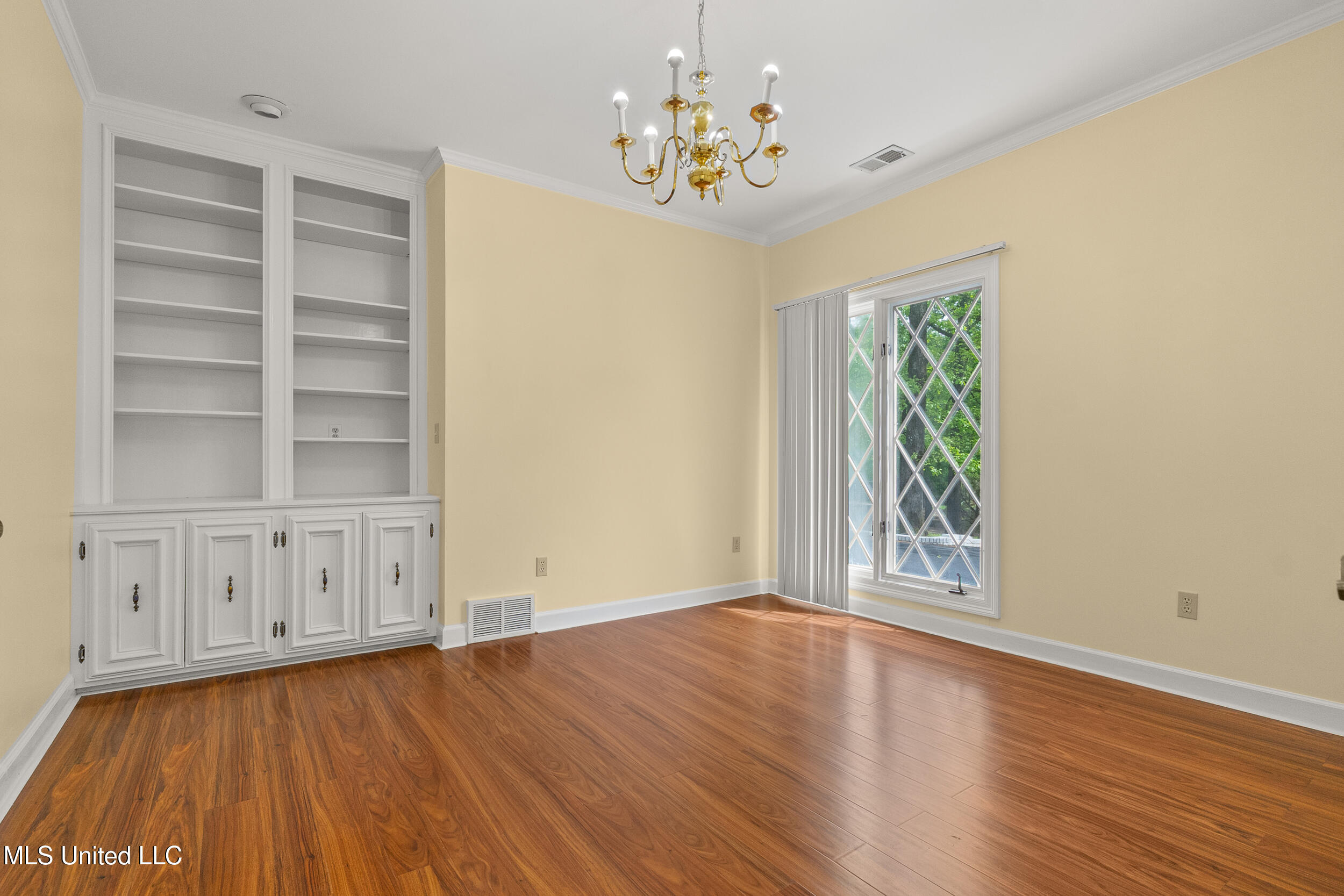 1590 Epping Forest Drive Property Photo 6