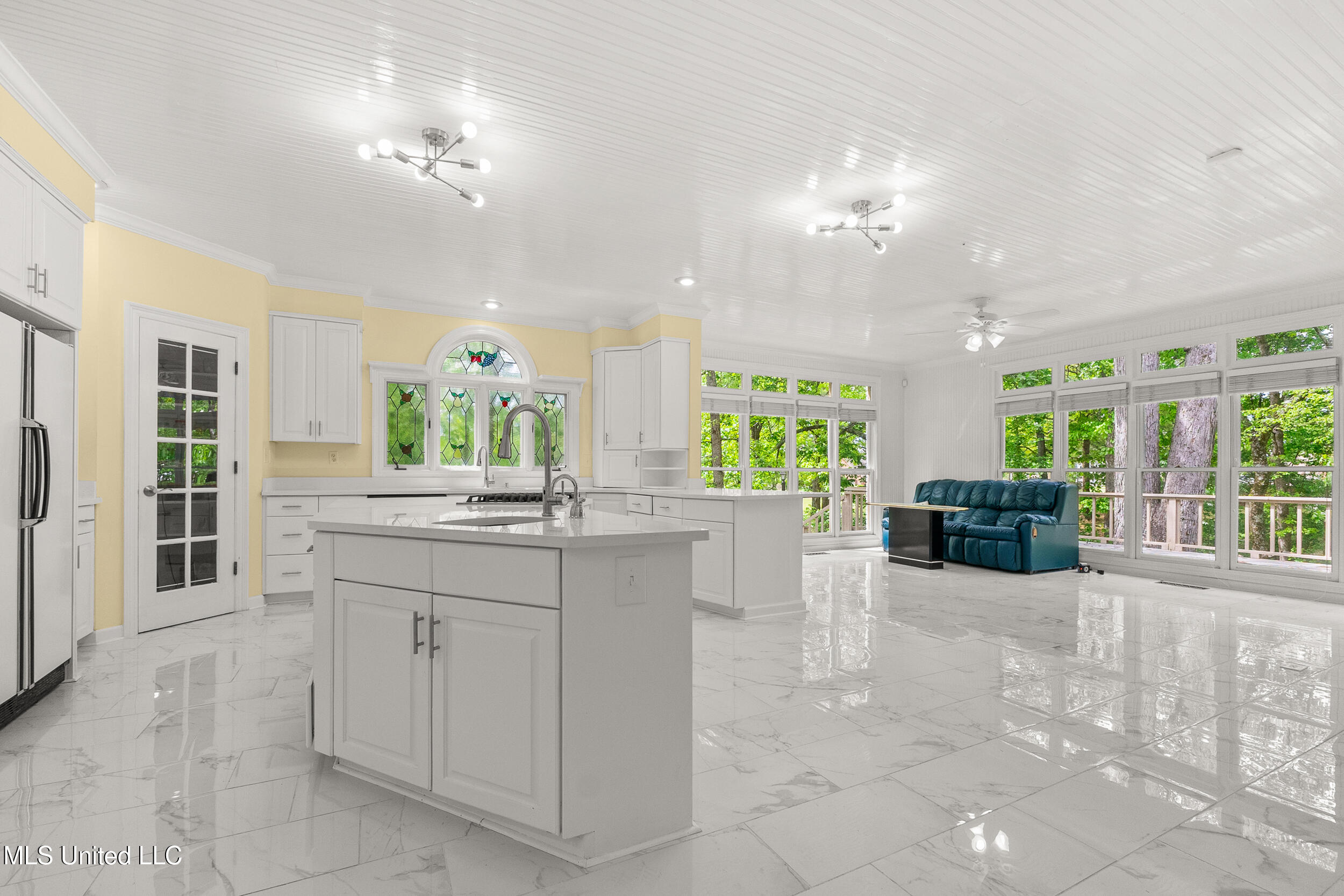 1590 Epping Forest Drive Property Photo 12