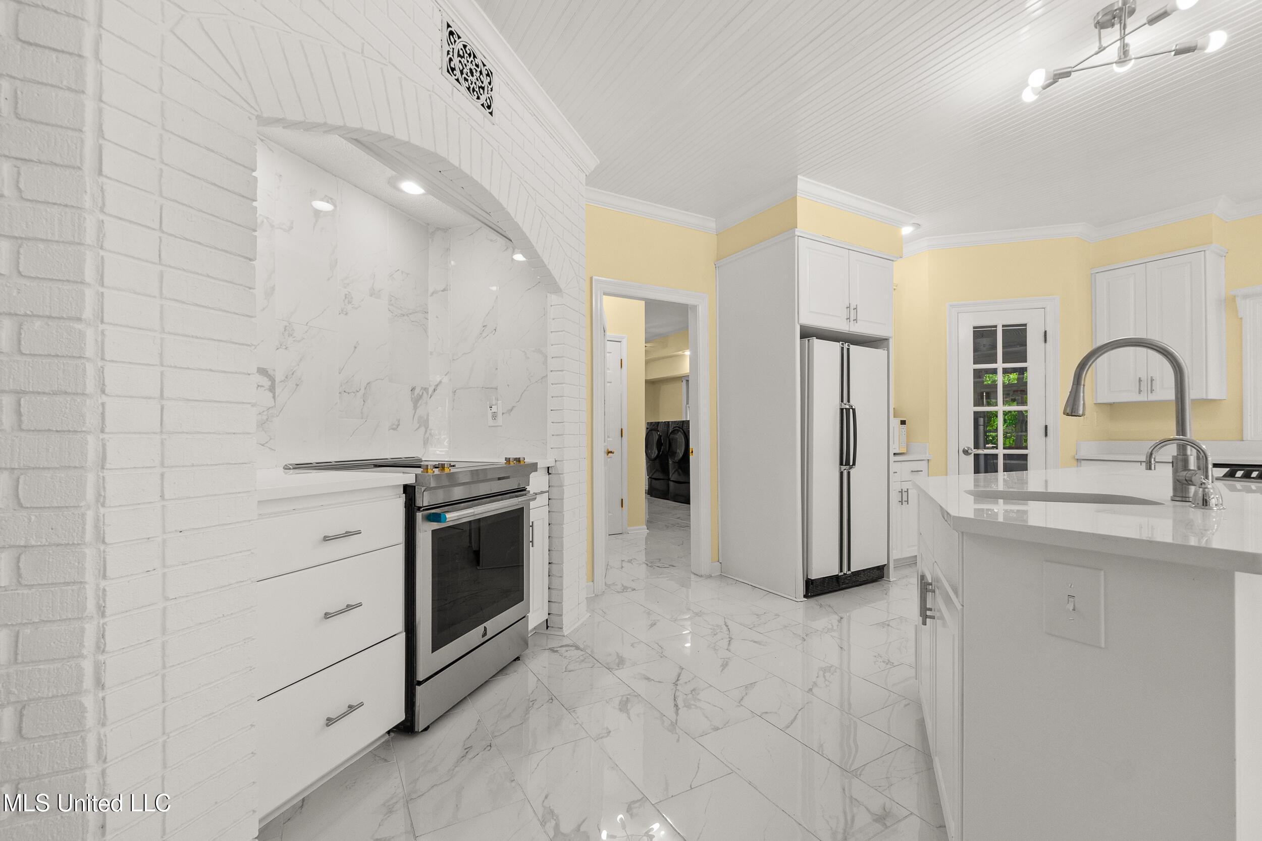 1590 Epping Forest Drive Property Photo 13