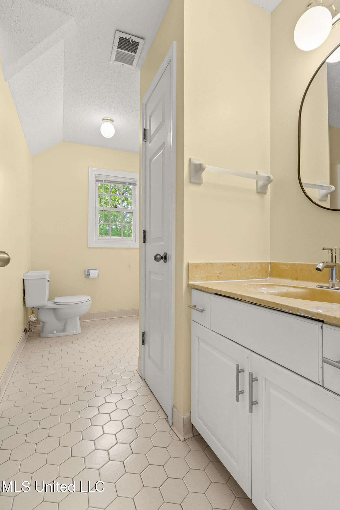 1590 Epping Forest Drive Property Photo 27