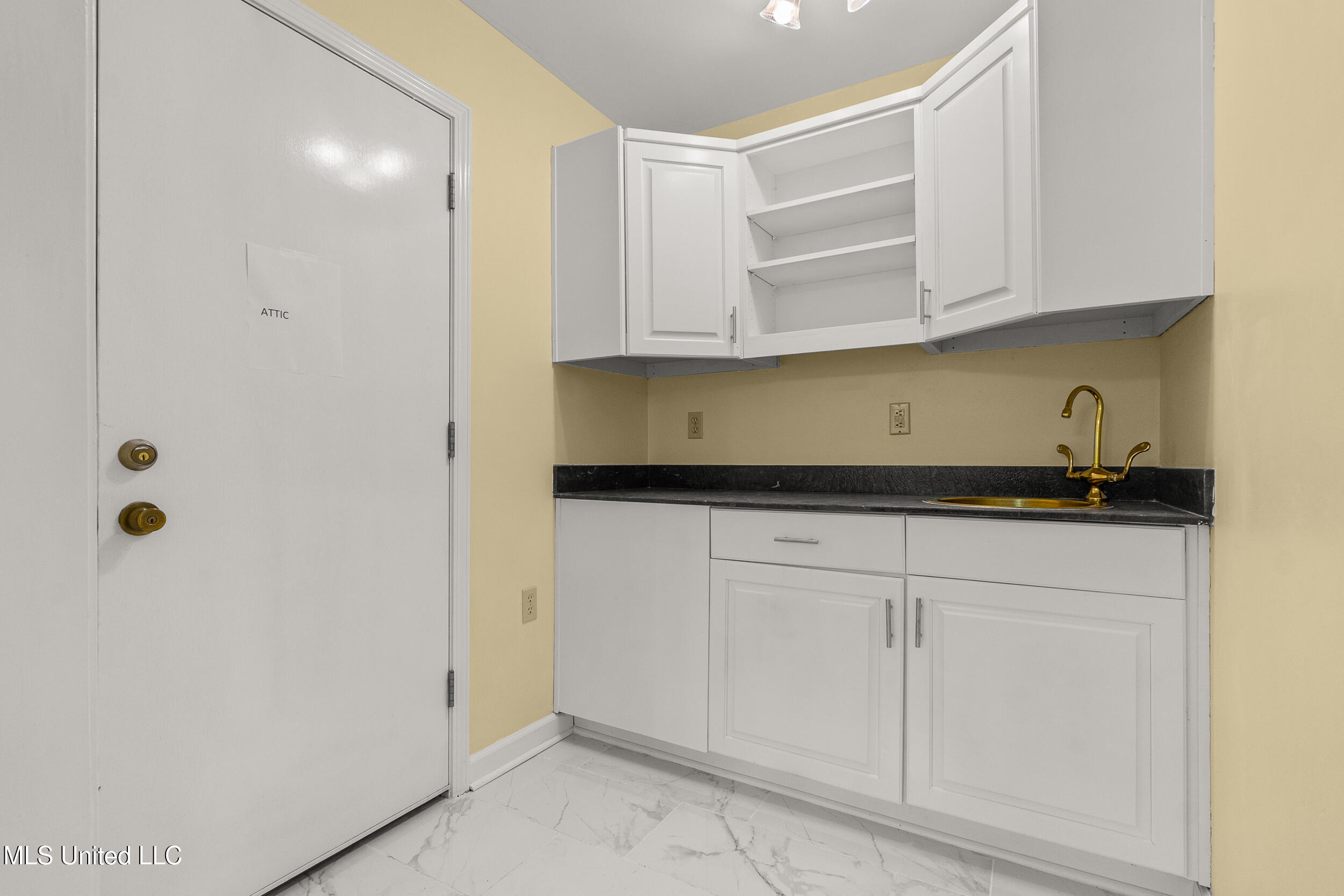 1590 Epping Forest Drive Property Photo 32