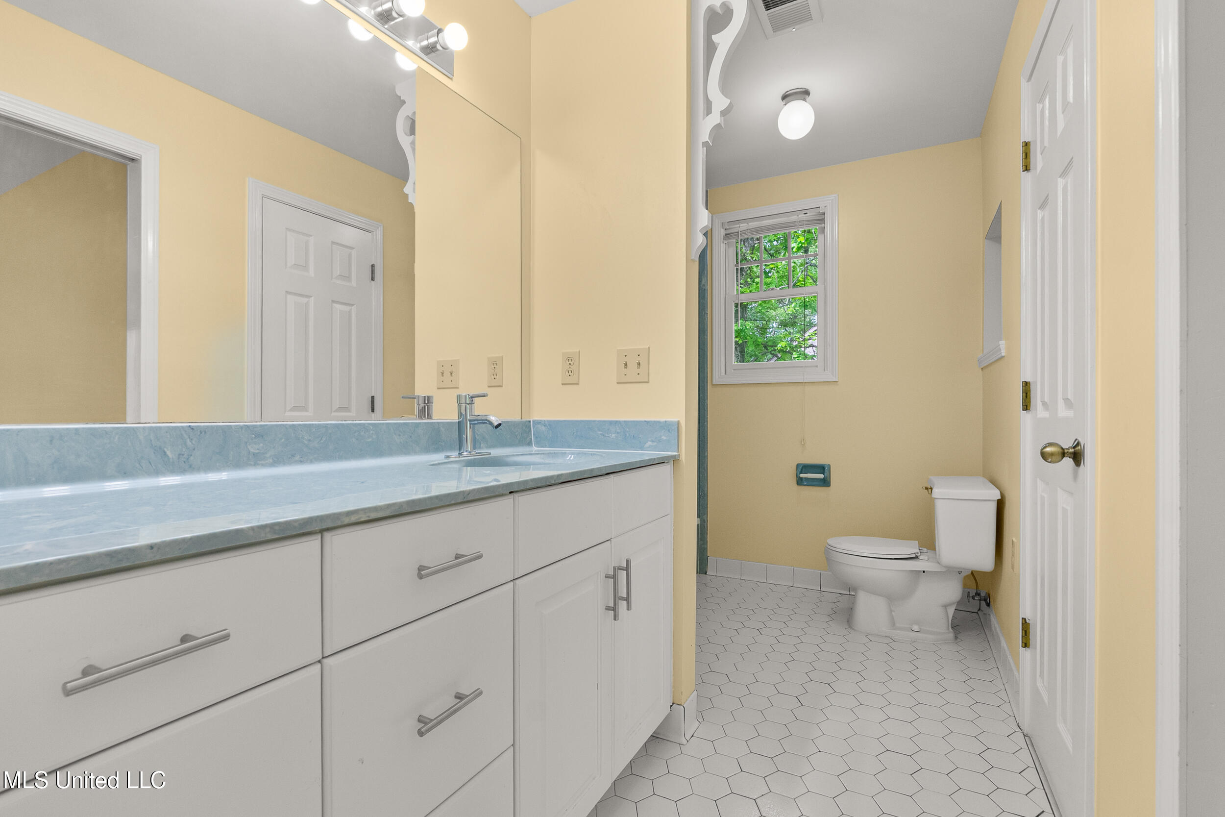 1590 Epping Forest Drive Property Photo 36