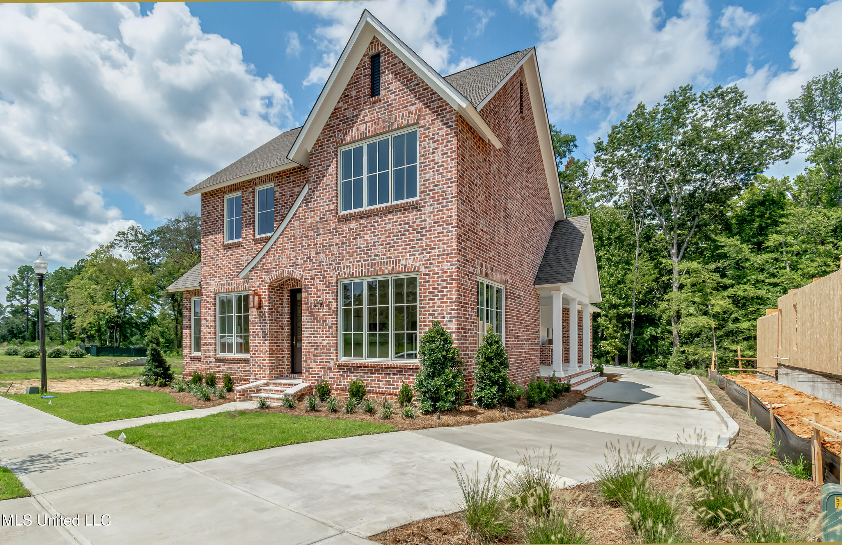 119 Commonwealth Drive Property Photo 2