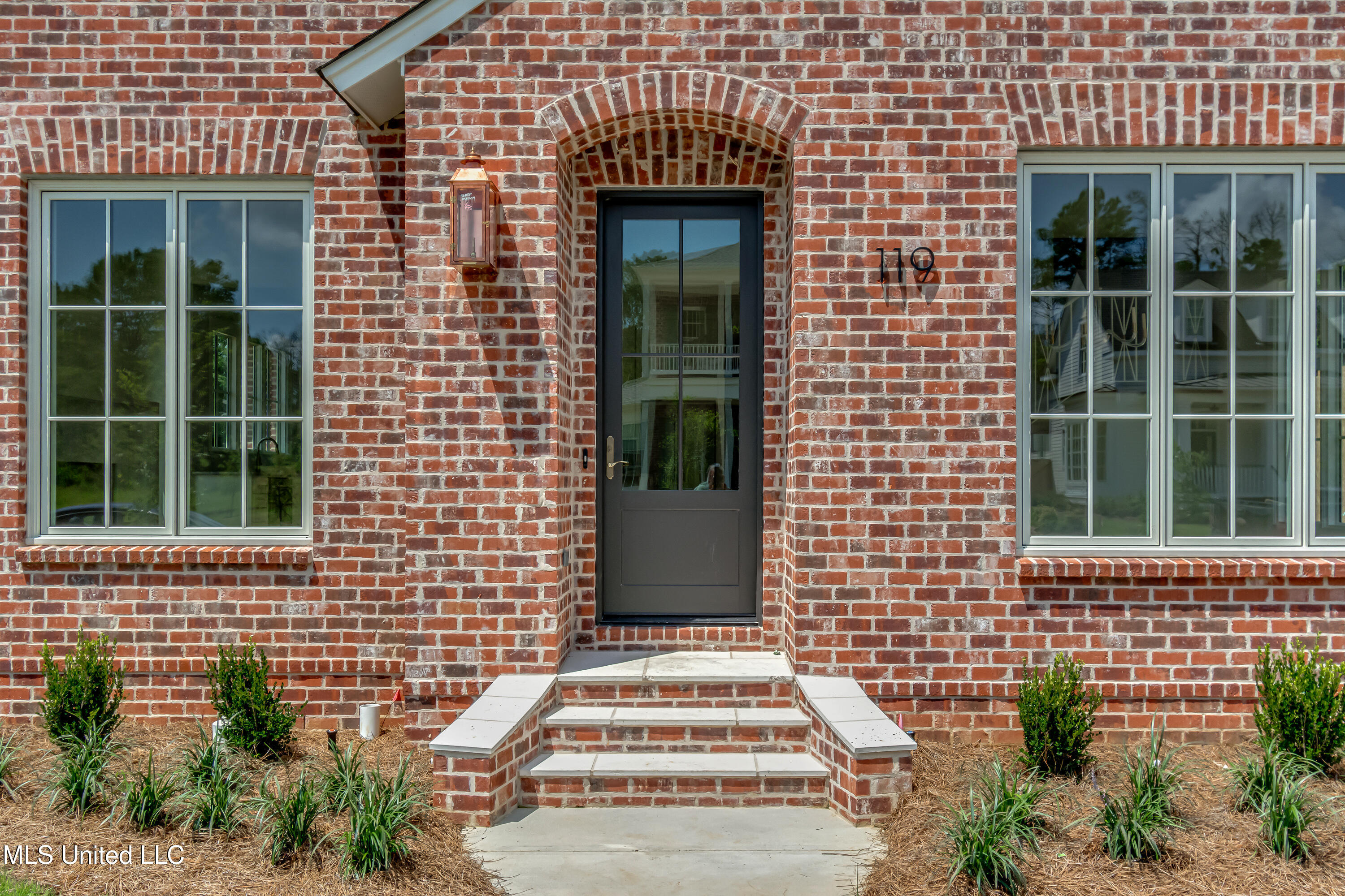 119 Commonwealth Drive Property Photo 3