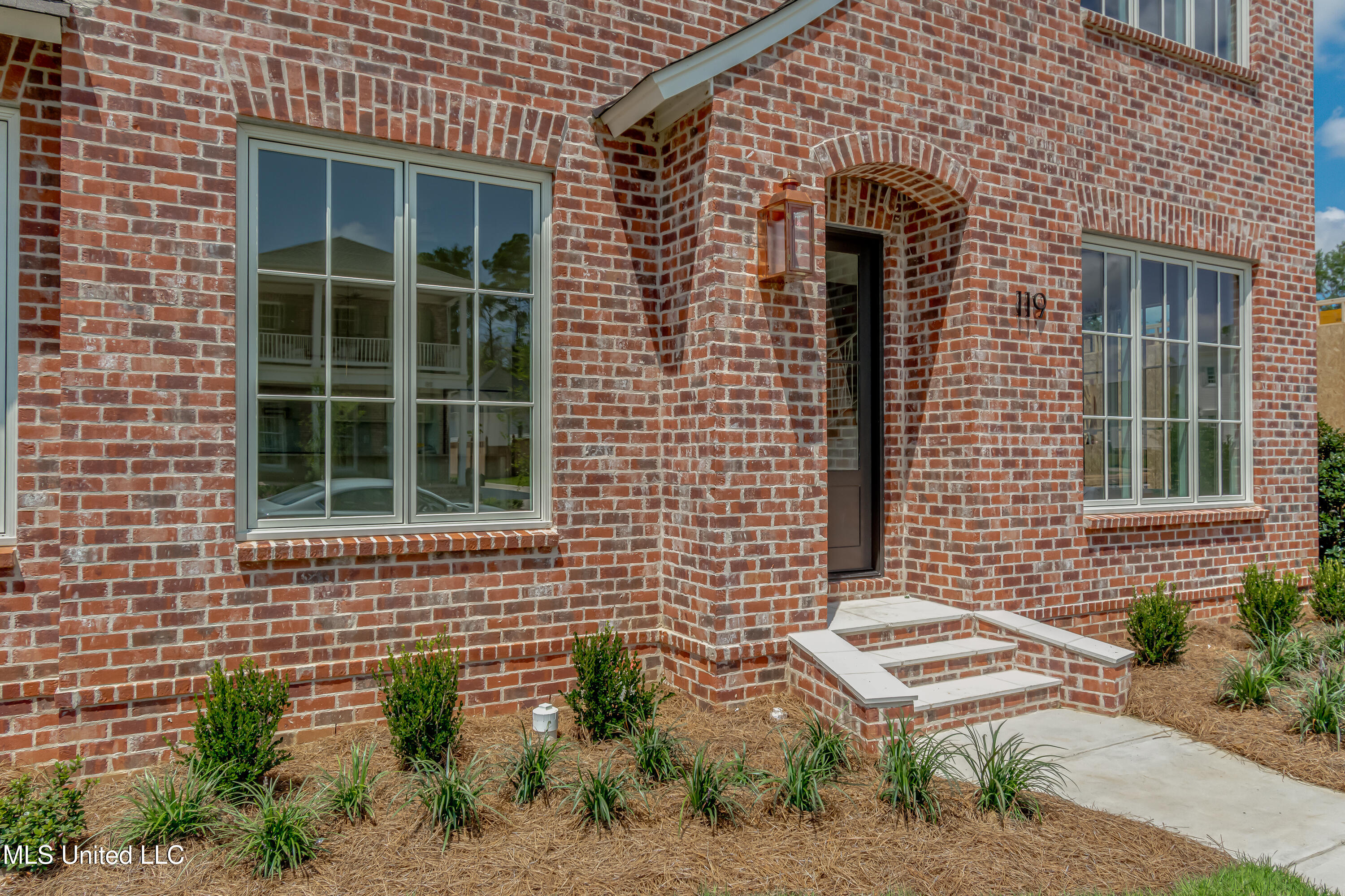 119 Commonwealth Drive Property Photo 4