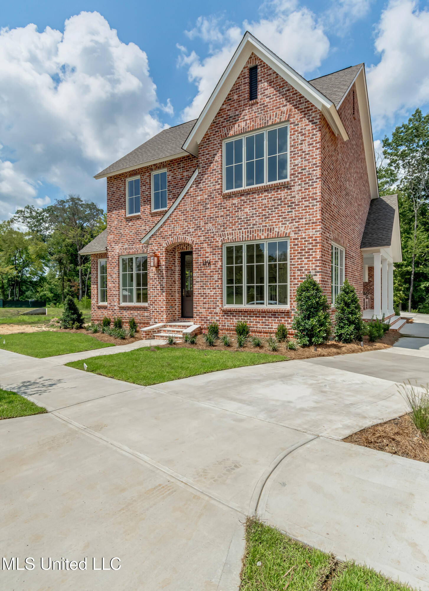 119 Commonwealth Drive Property Photo 5