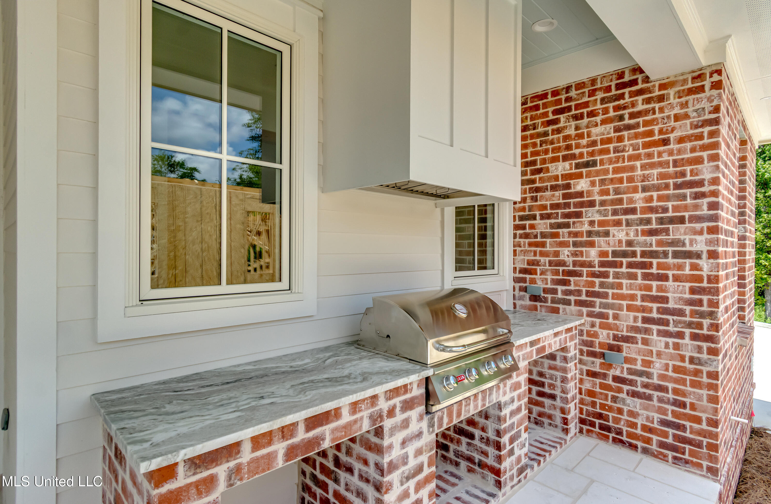 119 Commonwealth Drive Property Photo 11