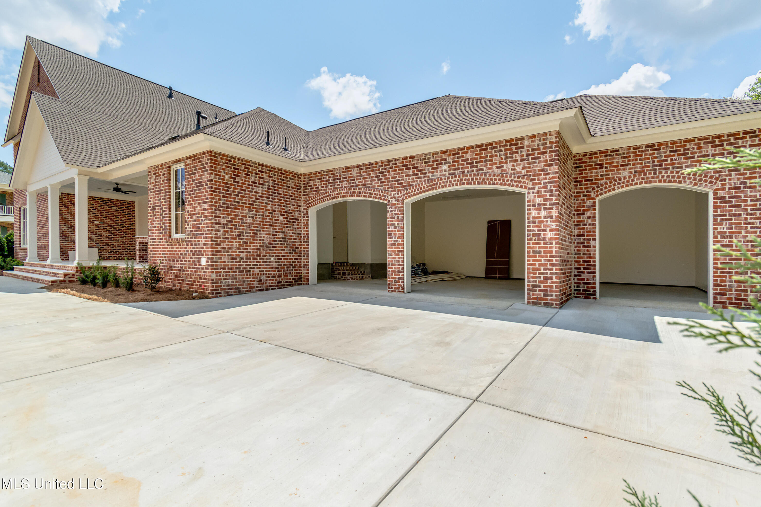 119 Commonwealth Drive Property Photo 14