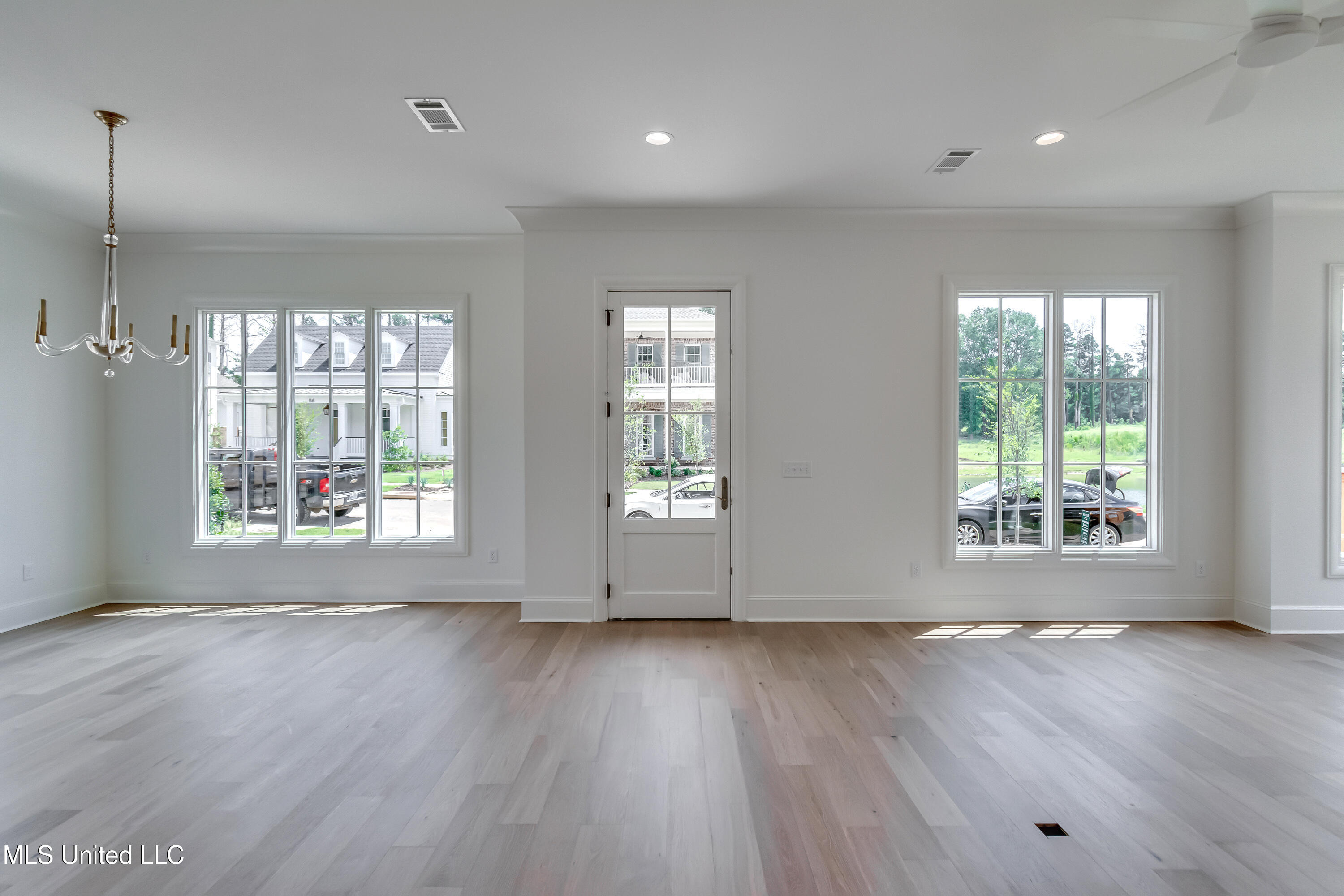 119 Commonwealth Drive Property Photo 15