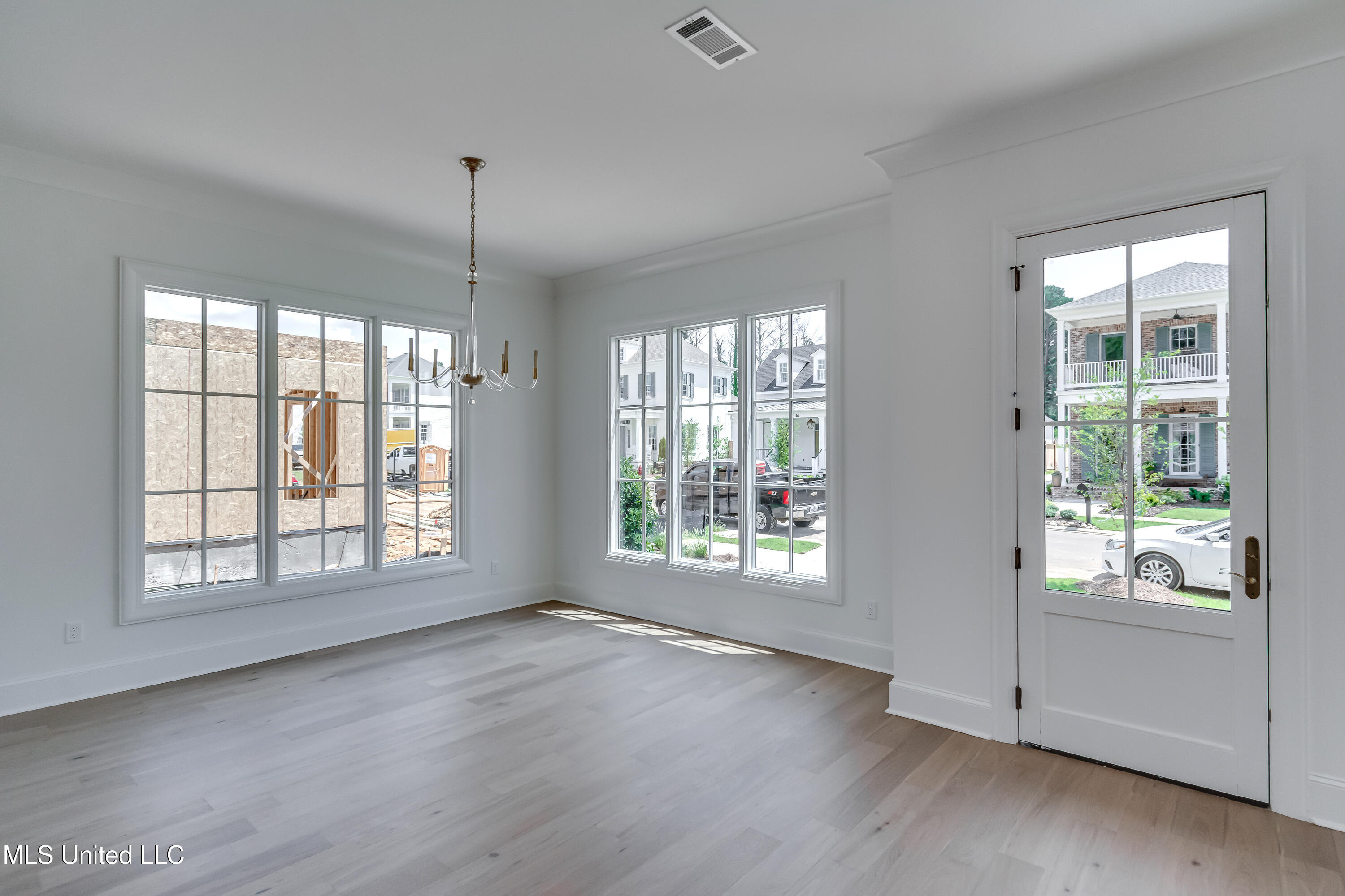 119 Commonwealth Drive Property Photo 16