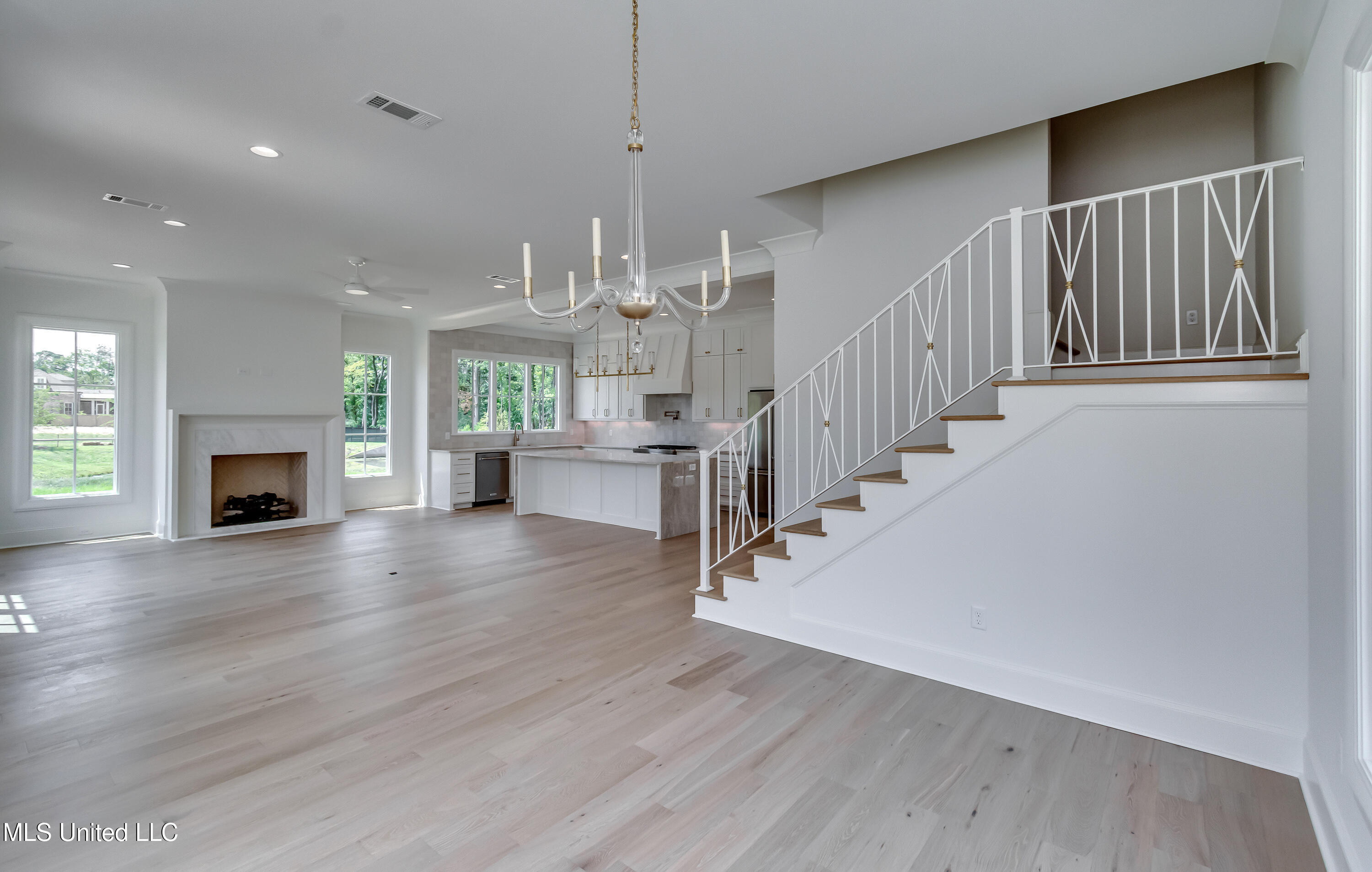 119 Commonwealth Drive Property Photo 18