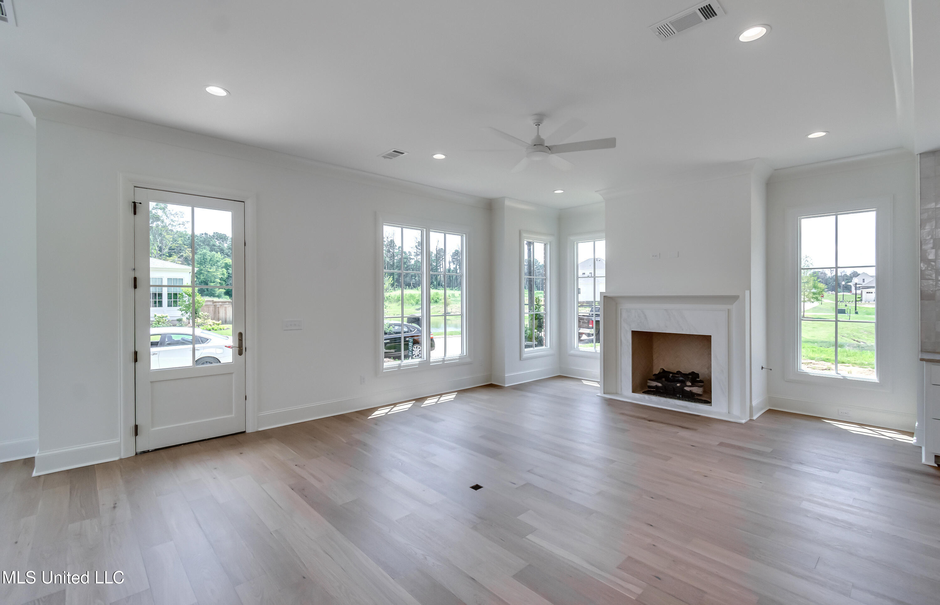 119 Commonwealth Drive Property Photo 22