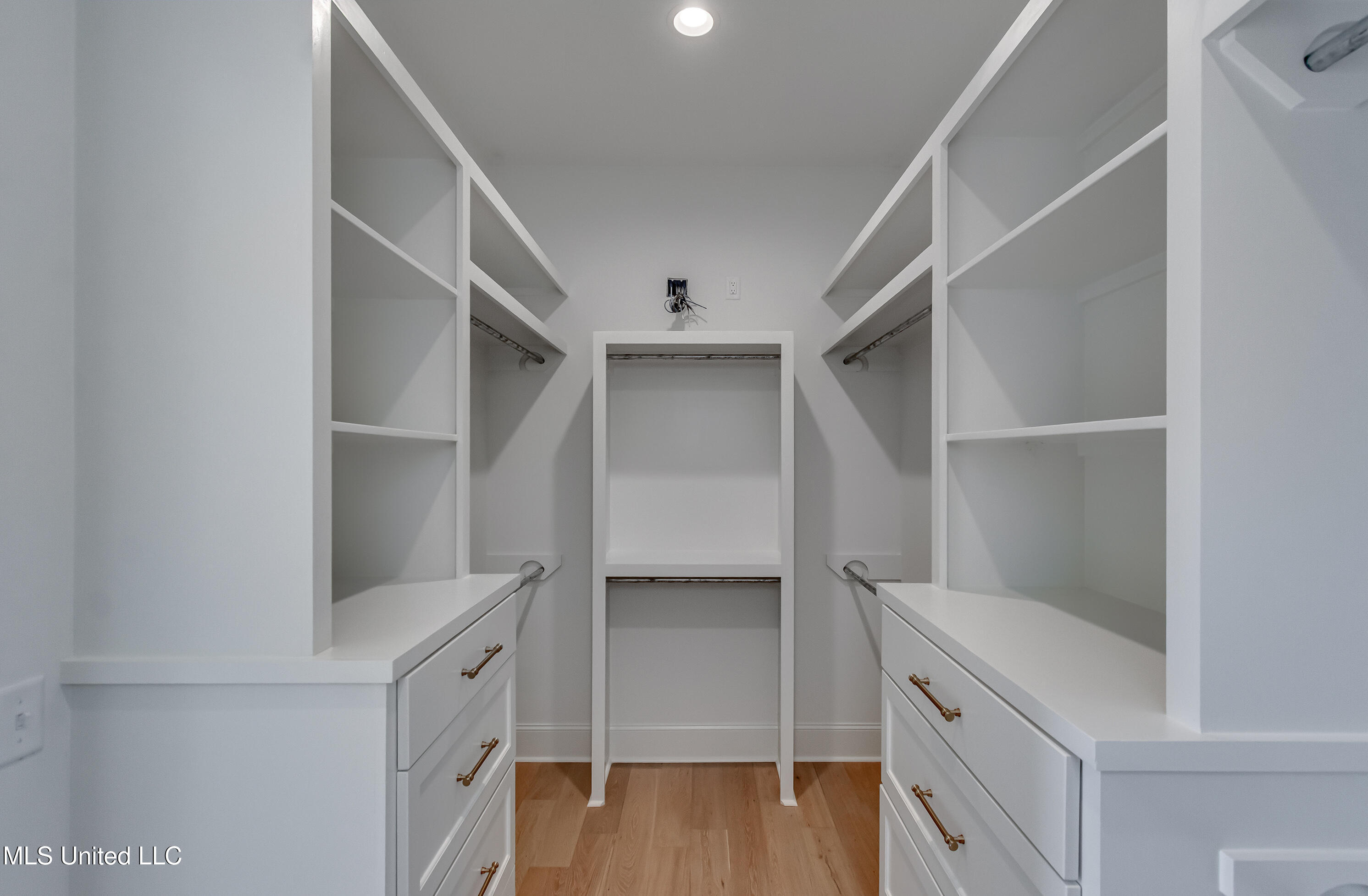 119 Commonwealth Drive Property Photo 43