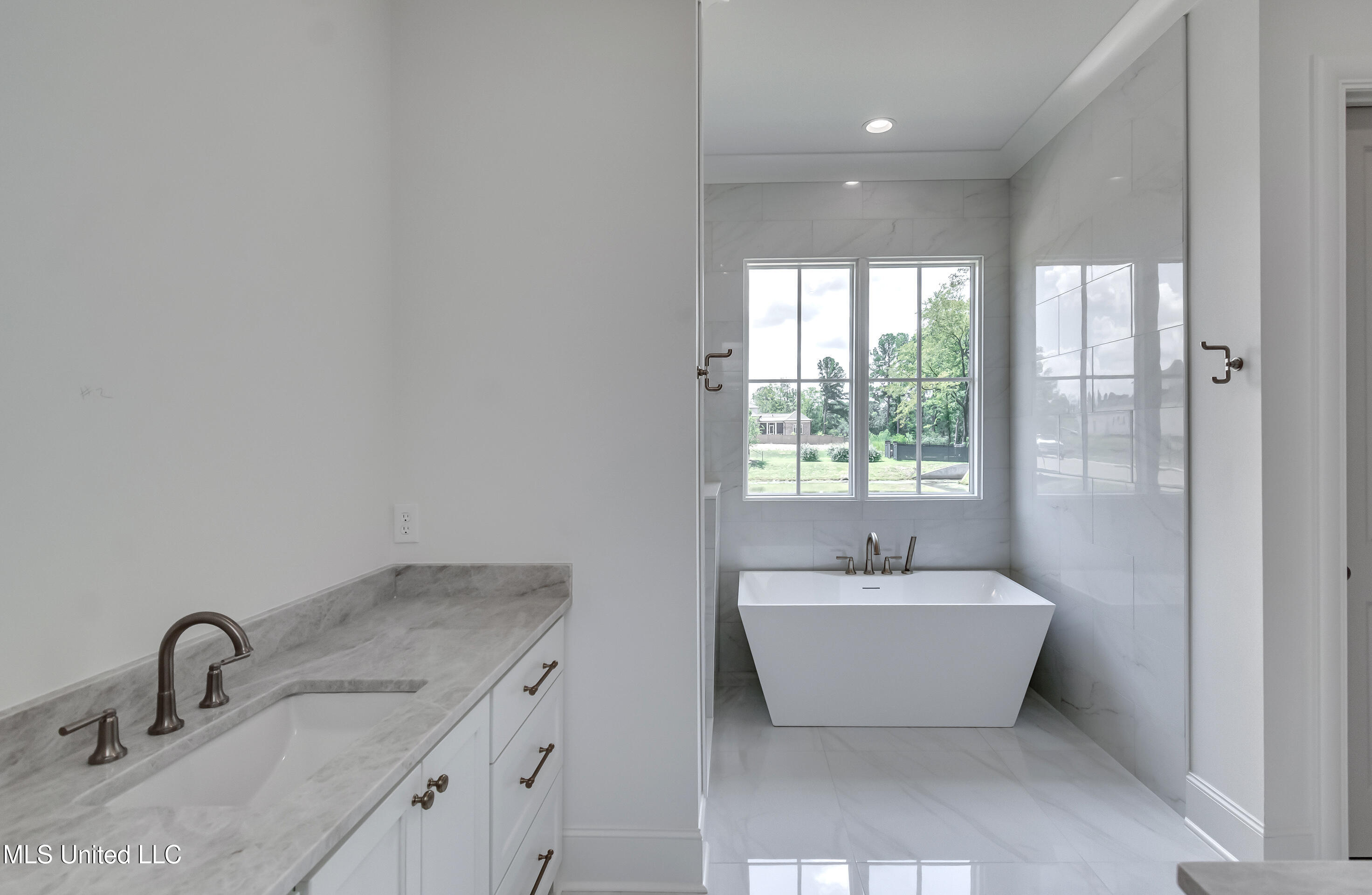 119 Commonwealth Drive Property Photo 44