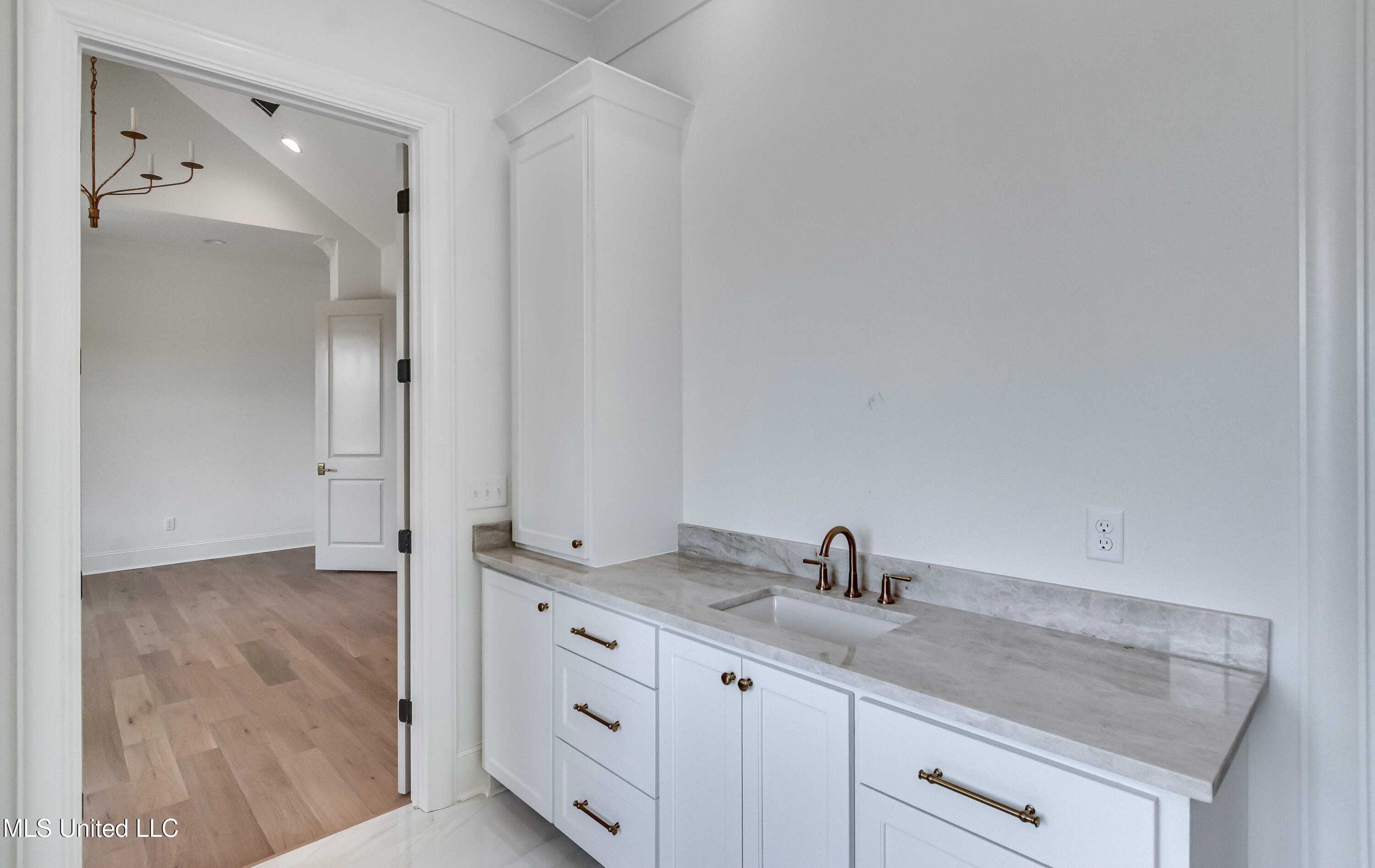 119 Commonwealth Drive Property Photo 47