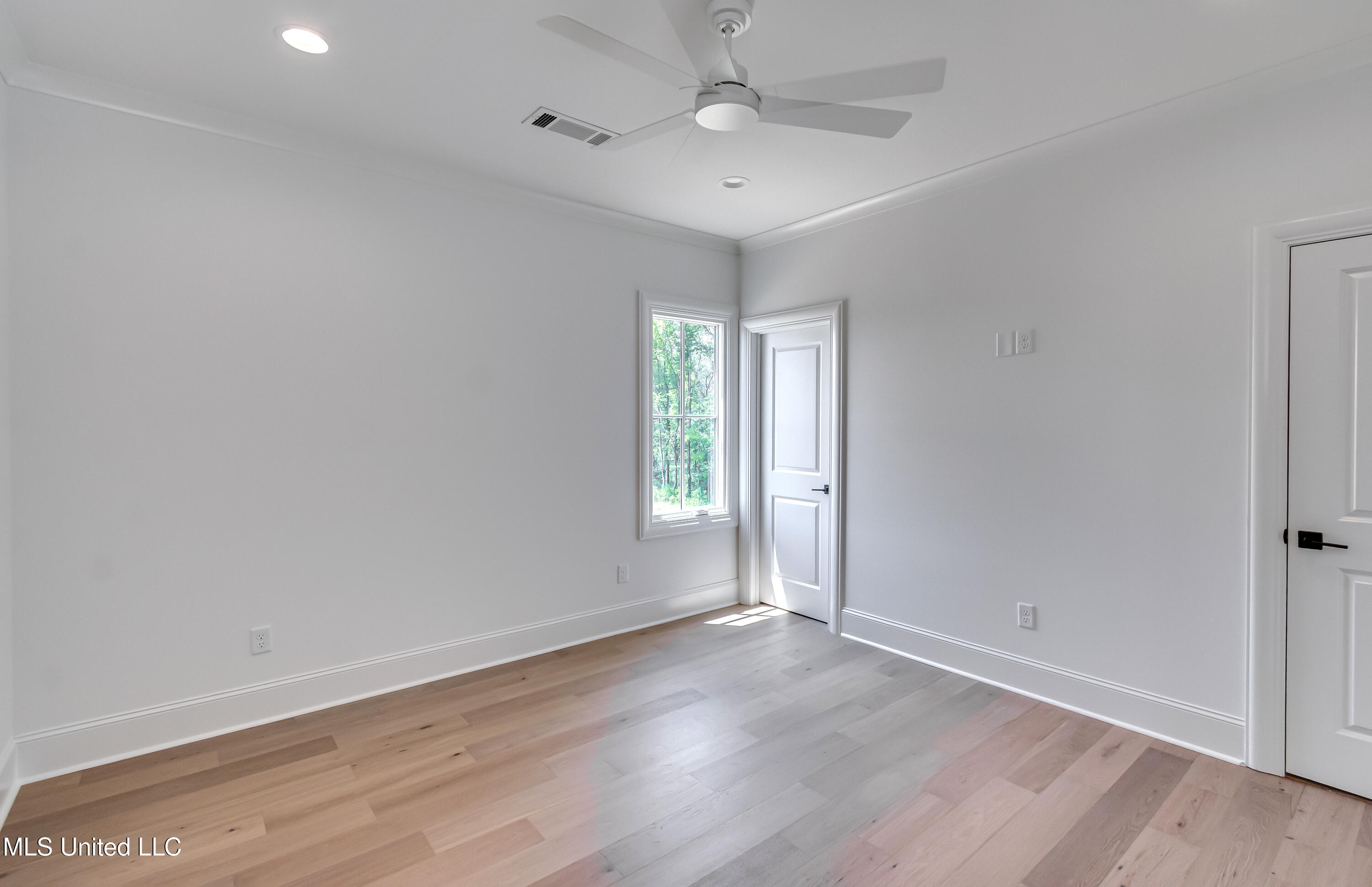 119 Commonwealth Drive Property Photo 52