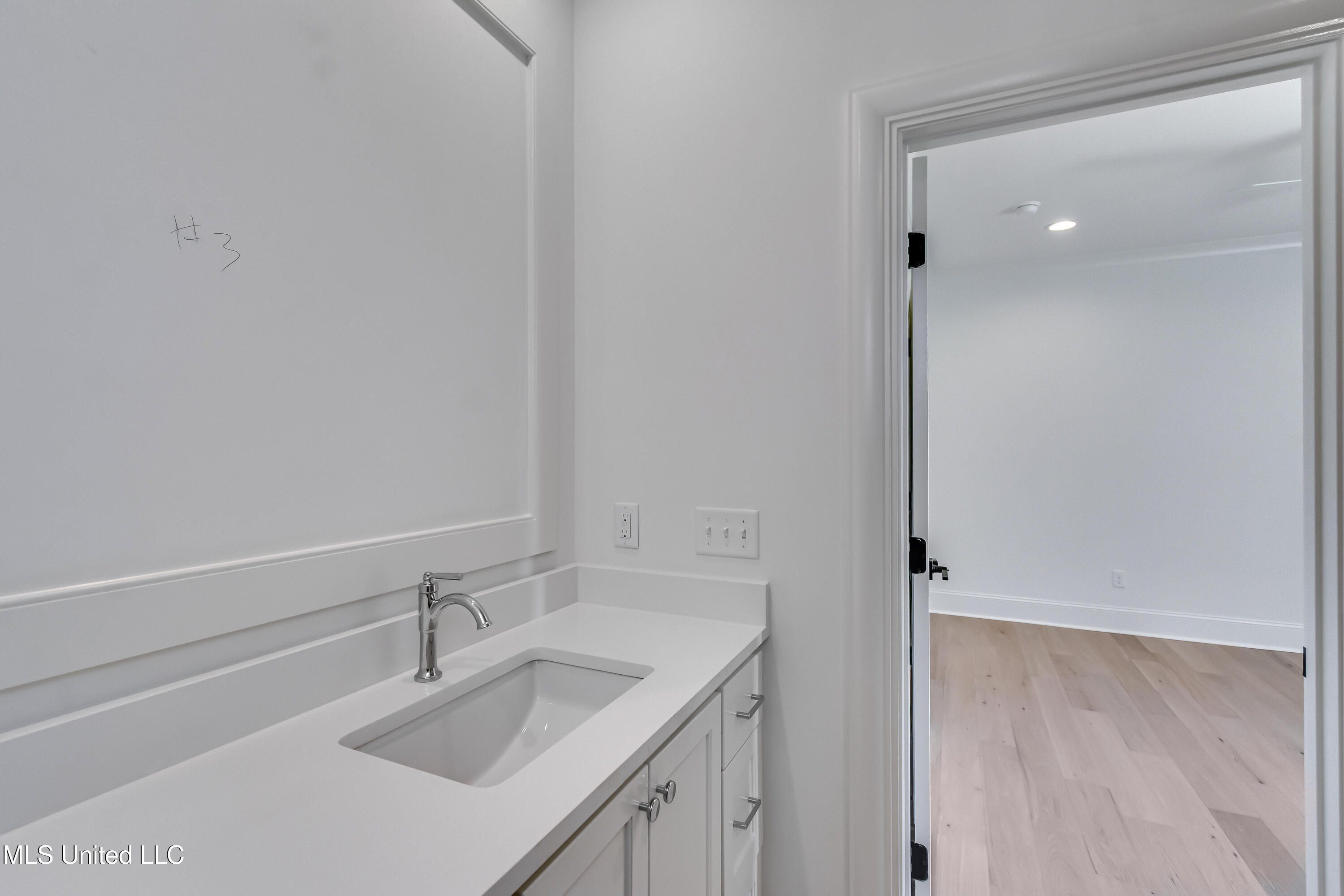 119 Commonwealth Drive Property Photo 55