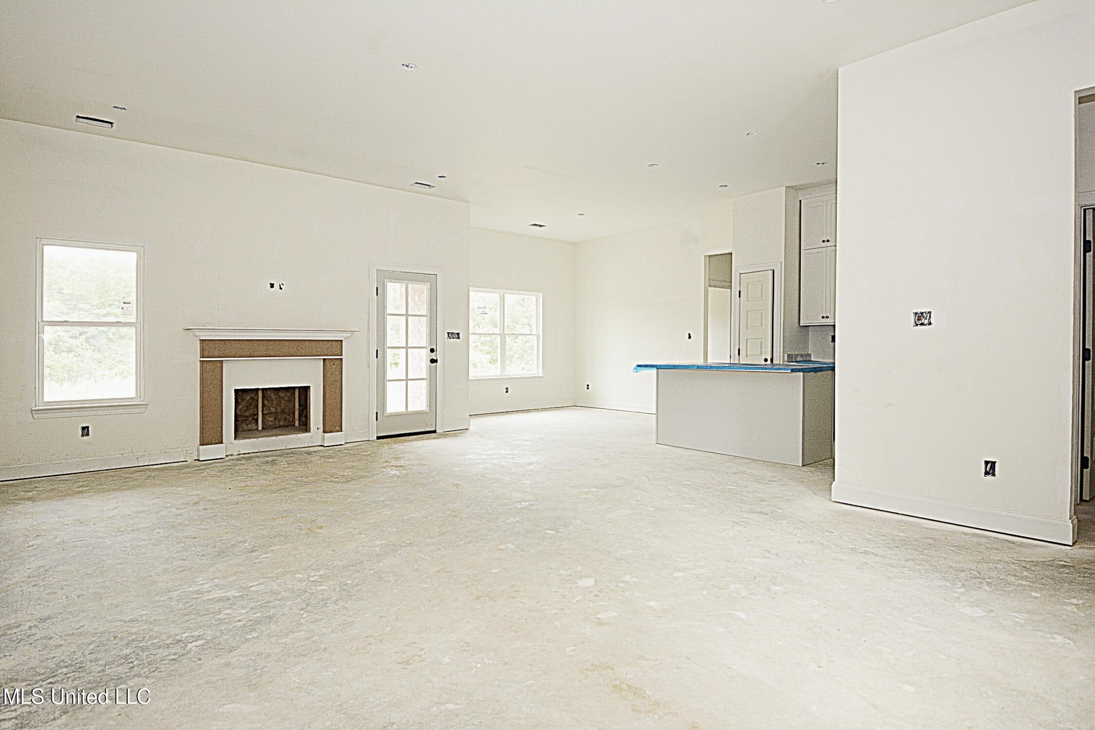 2373 S Hwy 301 Property Photo 3
