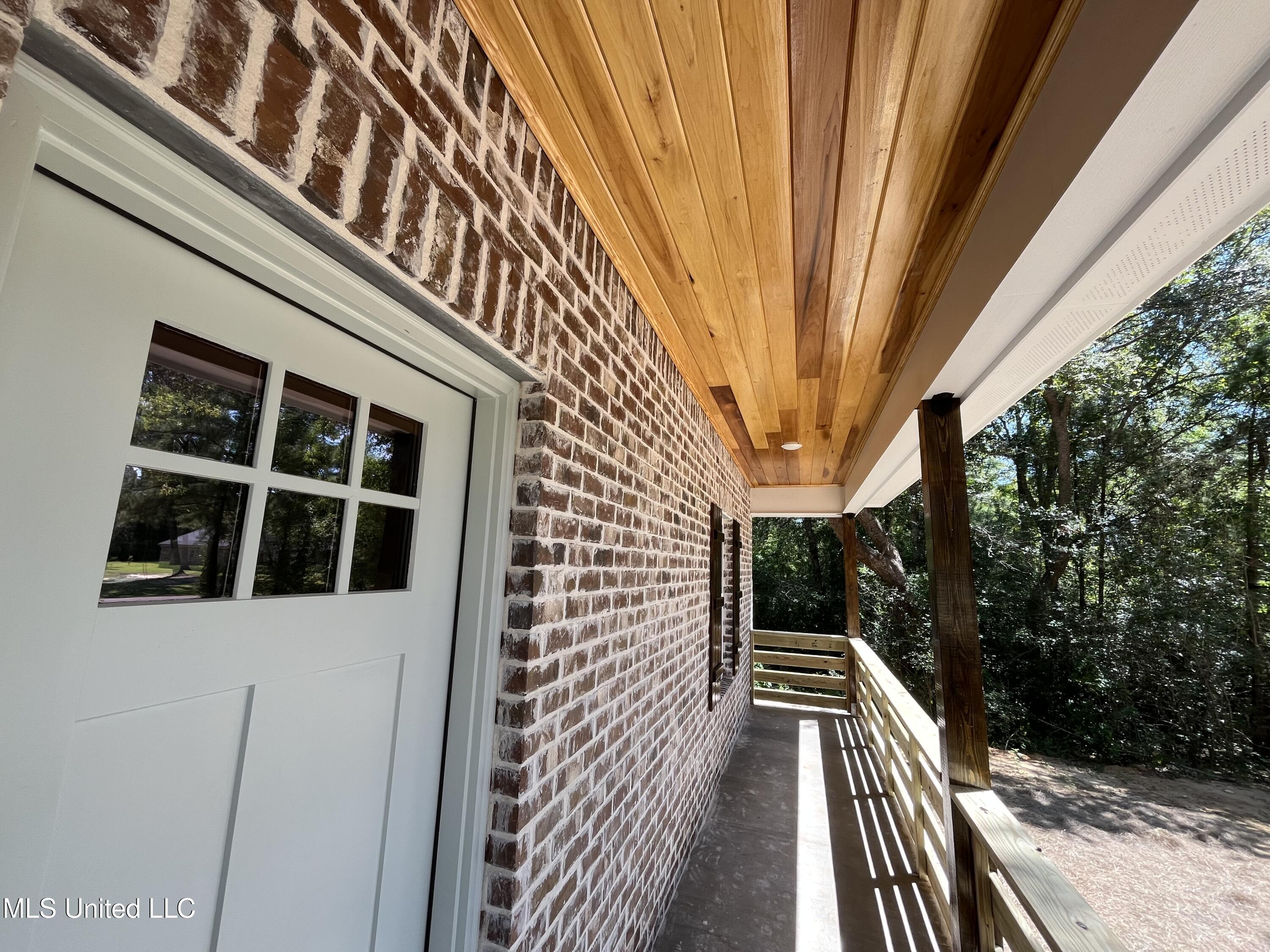 4901 Oakplace Drive Property Photo 2