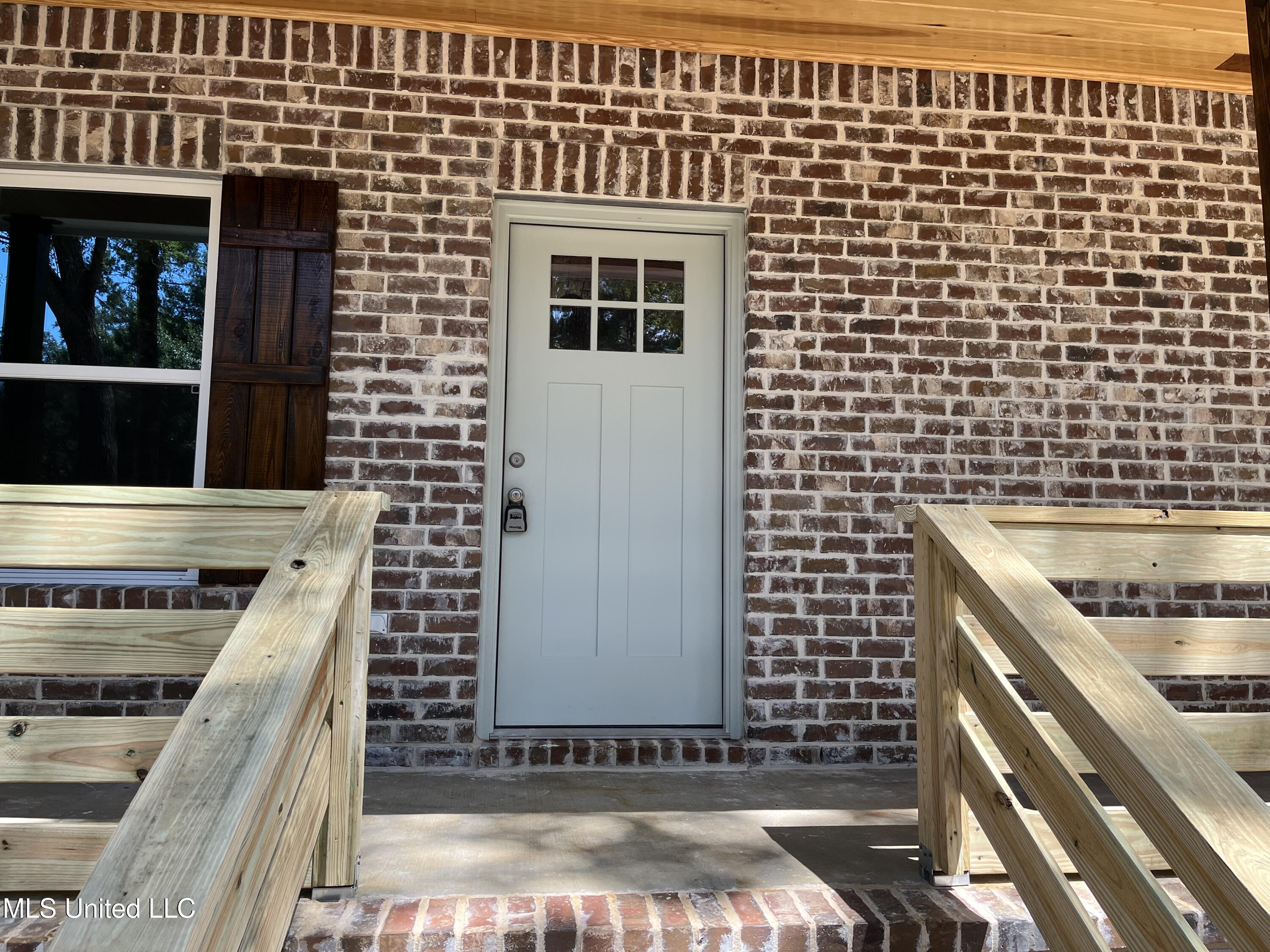 4901 Oakplace Drive Property Photo 4