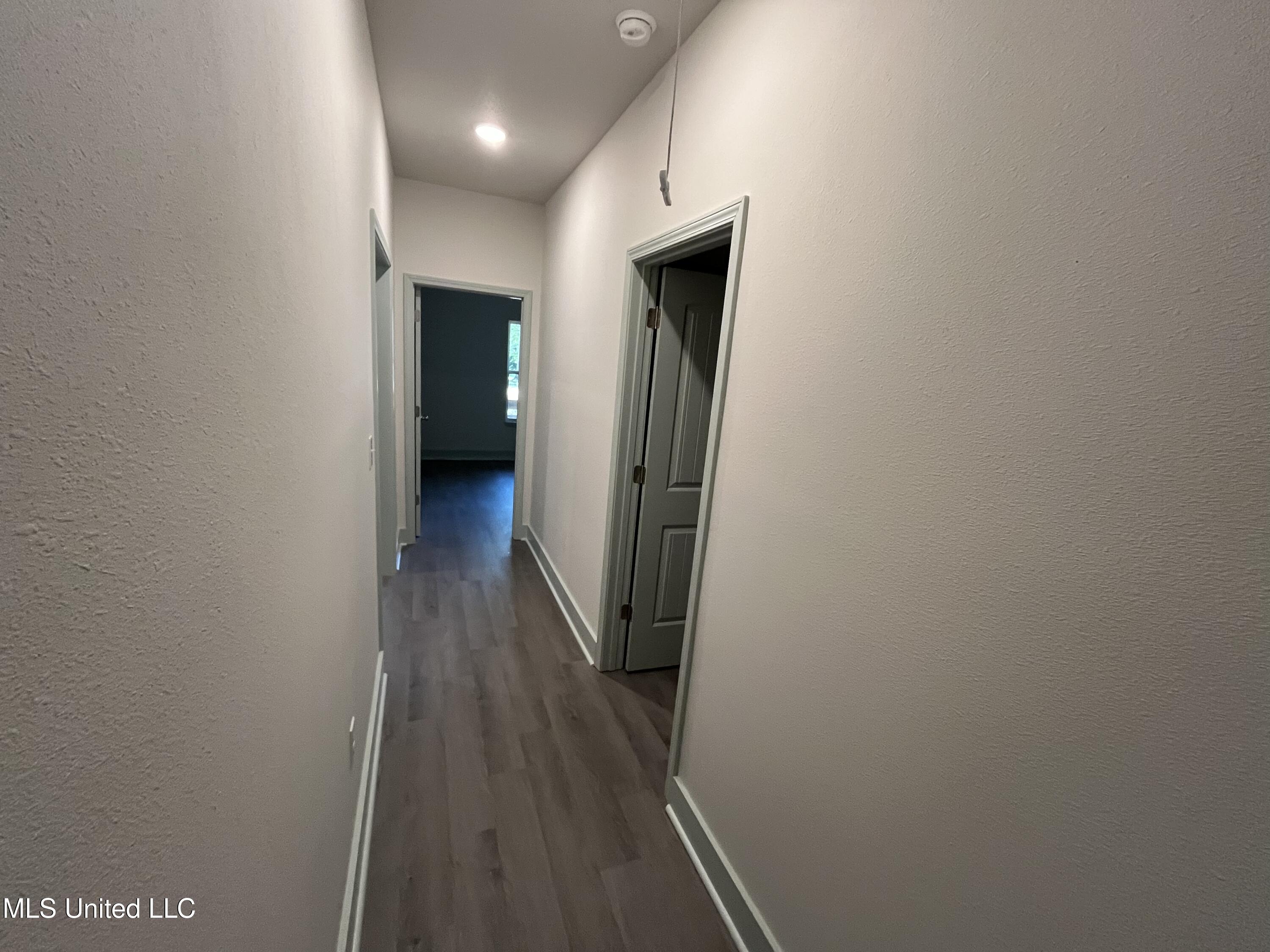 4901 Oakplace Drive Property Photo 6