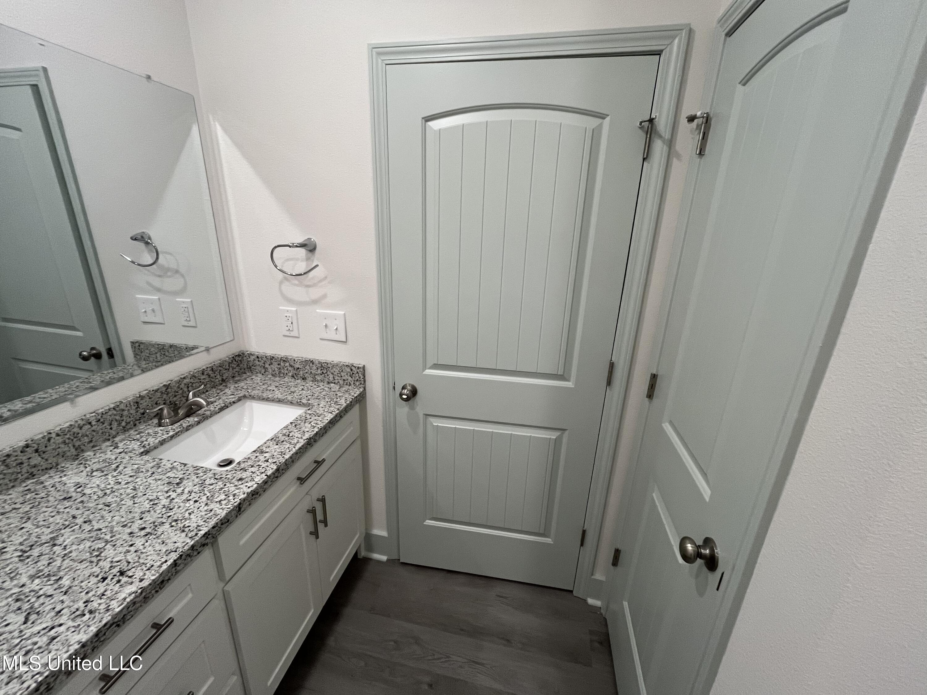 4901 Oakplace Drive Property Photo 10