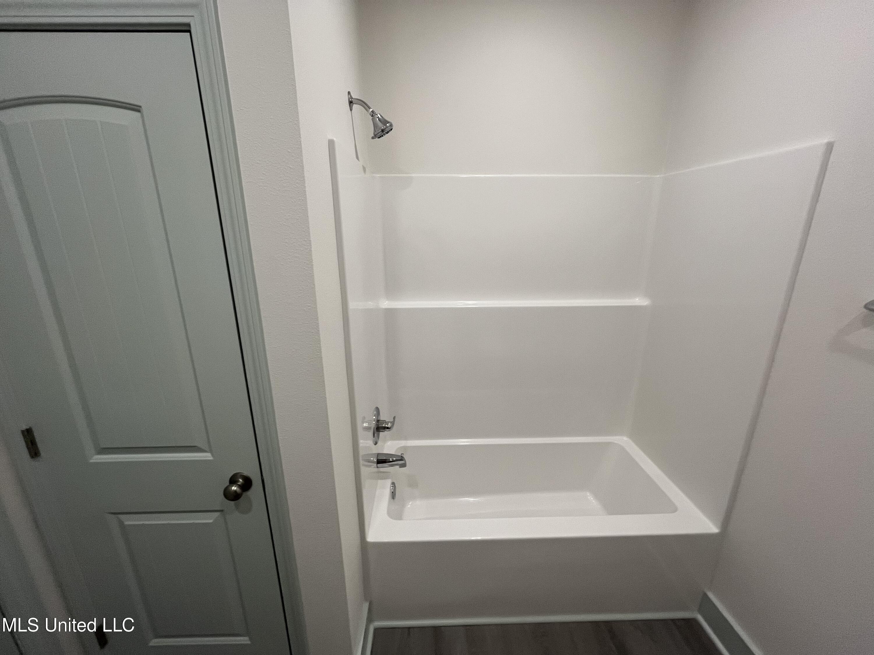 4901 Oakplace Drive Property Photo 11