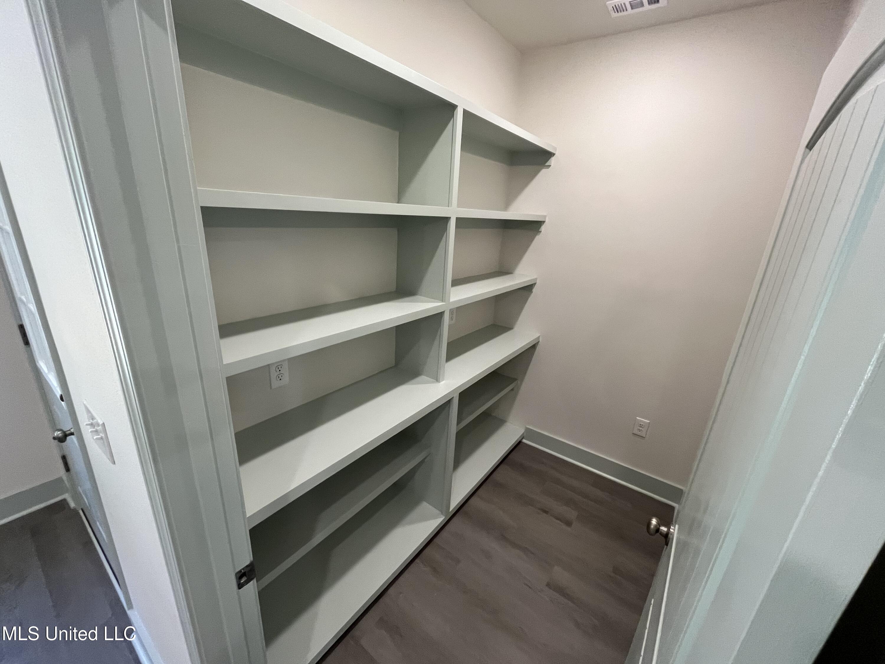 4901 Oakplace Drive Property Photo 18