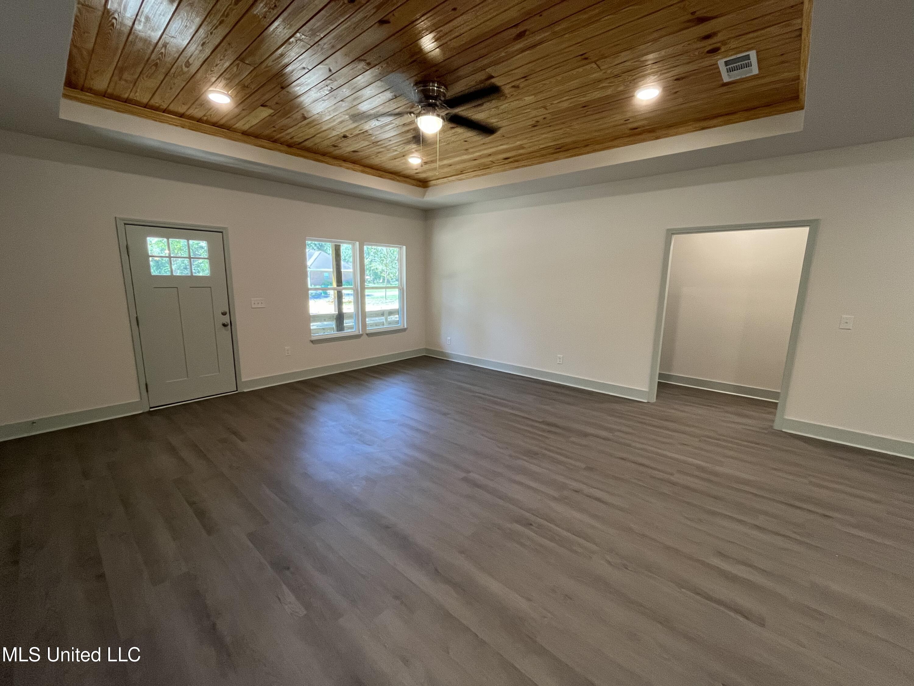 4901 Oakplace Drive Property Photo 24