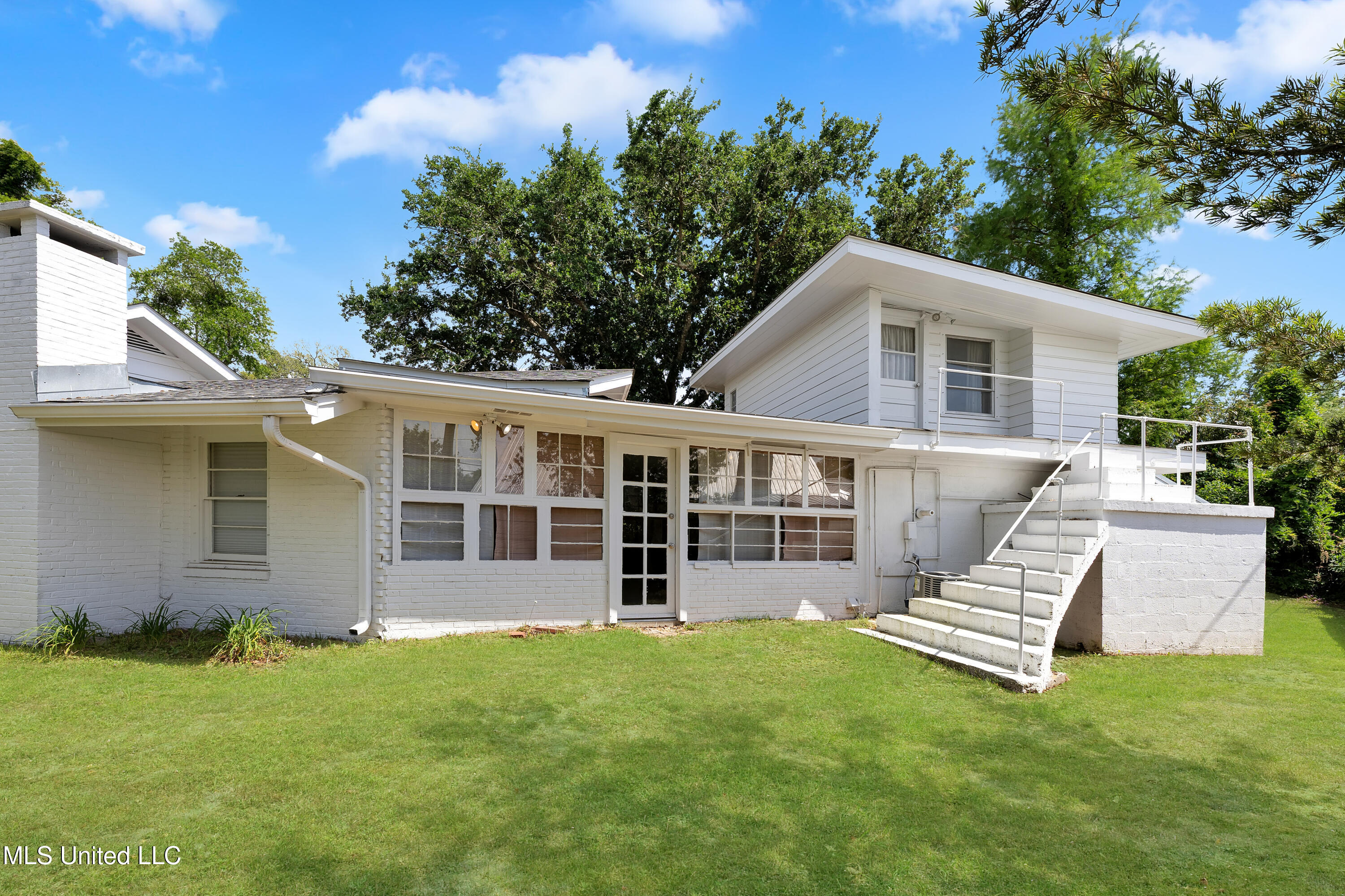 115 Wisteria Drive Property Photo 2
