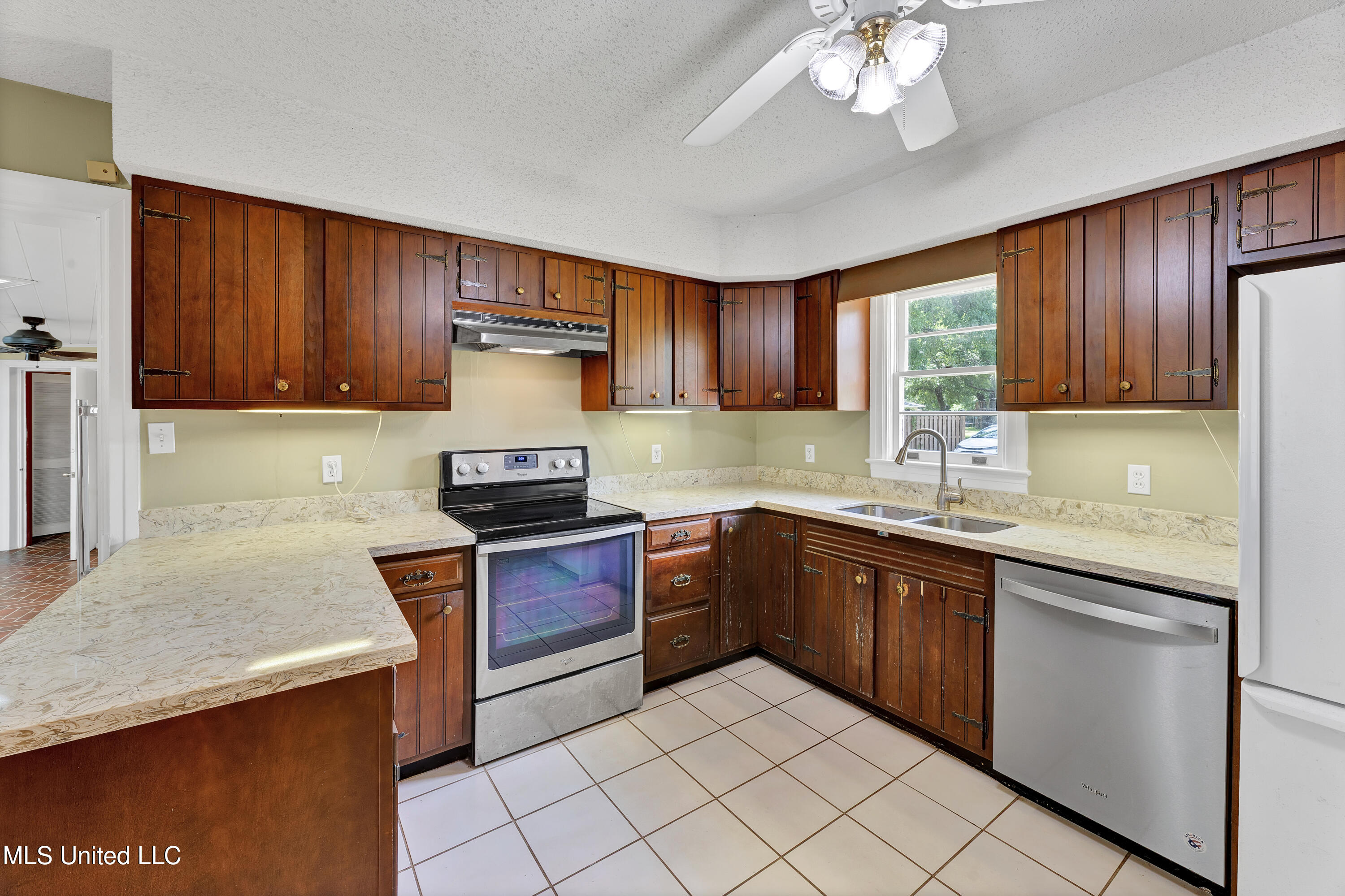 115 Wisteria Drive Property Photo 6