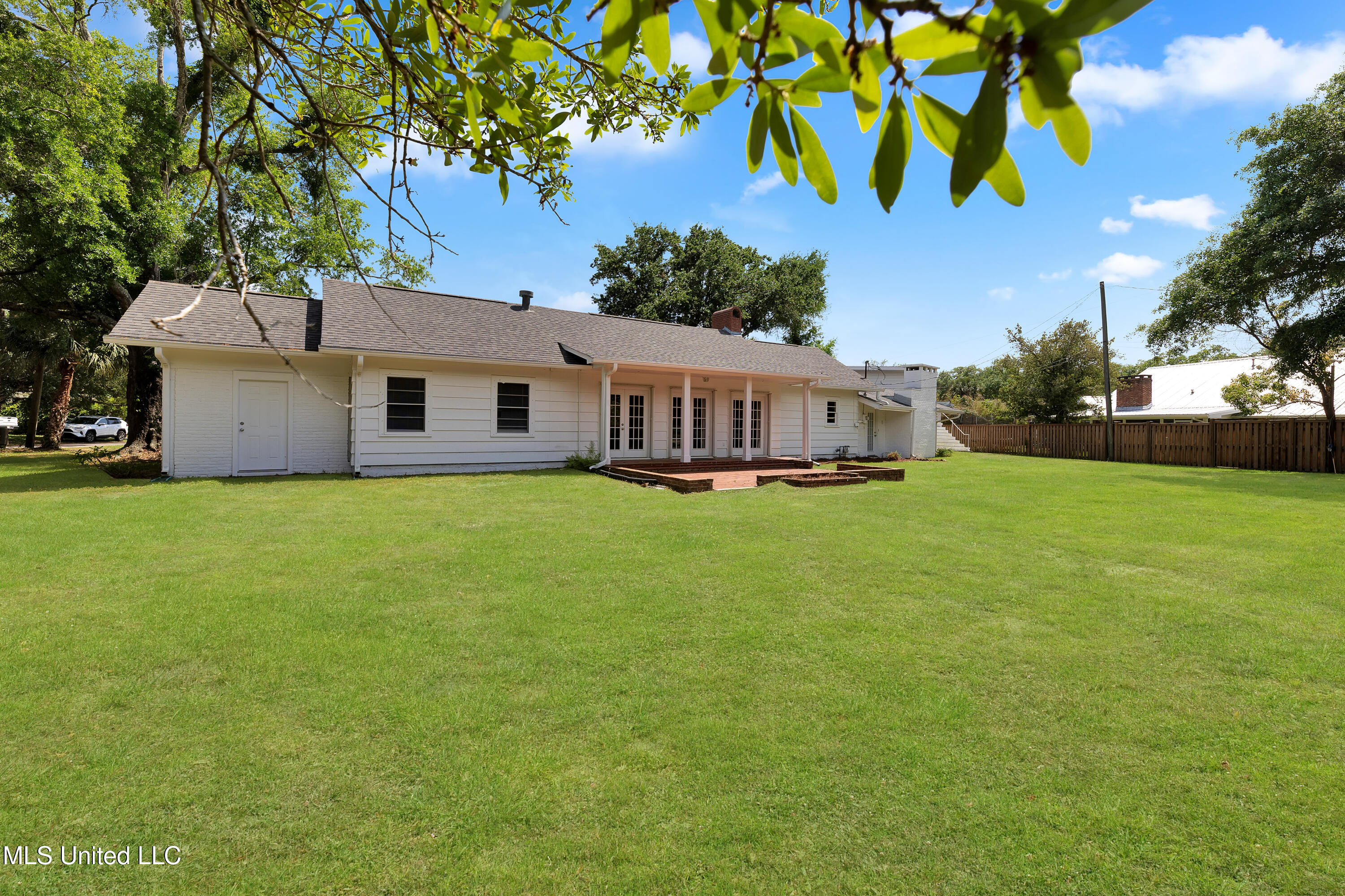 115 Wisteria Drive Property Photo 18