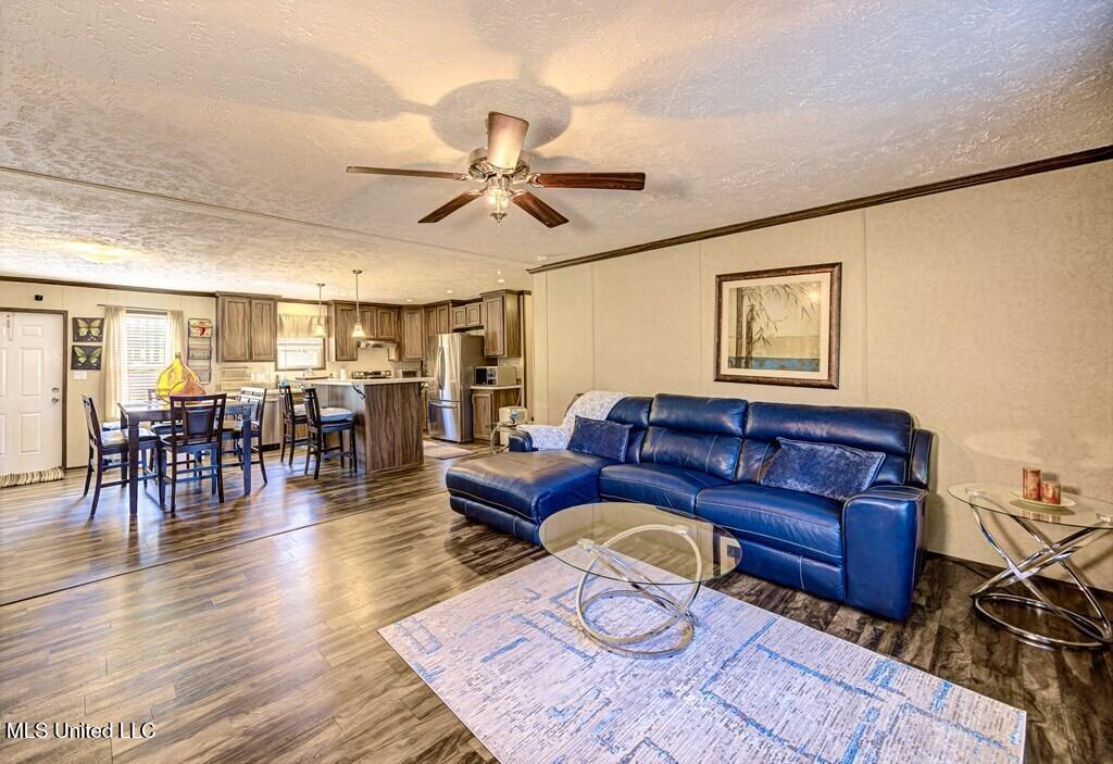 1037 Courtney Road Property Photo 7