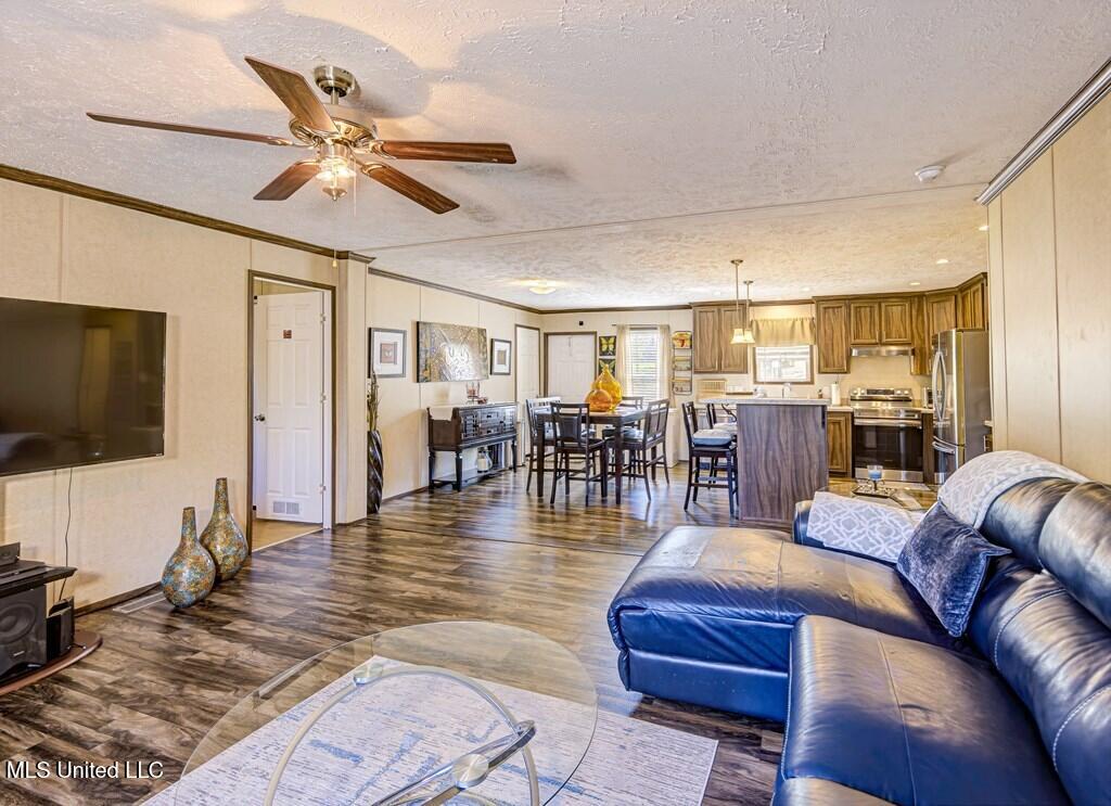 1037 Courtney Road Property Photo 8
