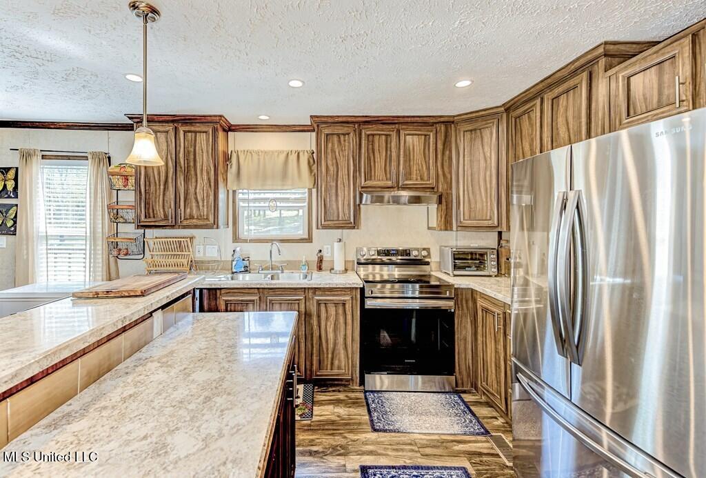 1037 Courtney Road Property Photo 9