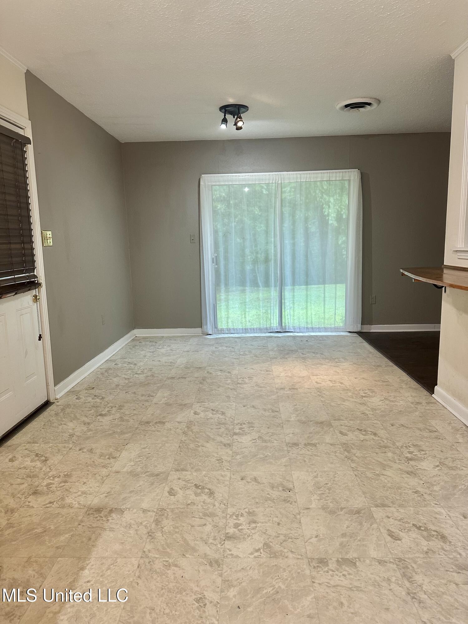 9 Woodside Court Property Photo 7