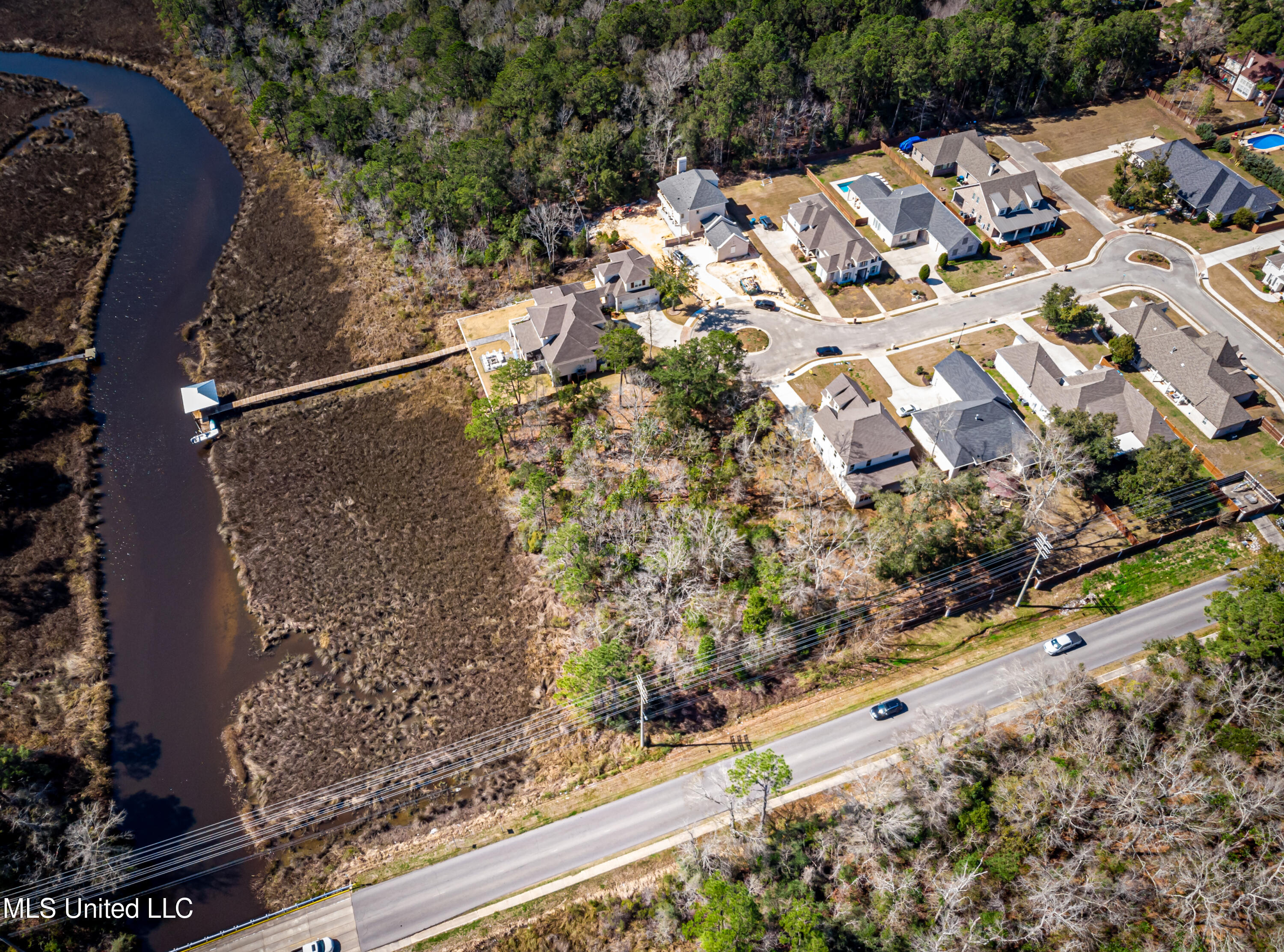 210 Bluff Cove Property Photo 3
