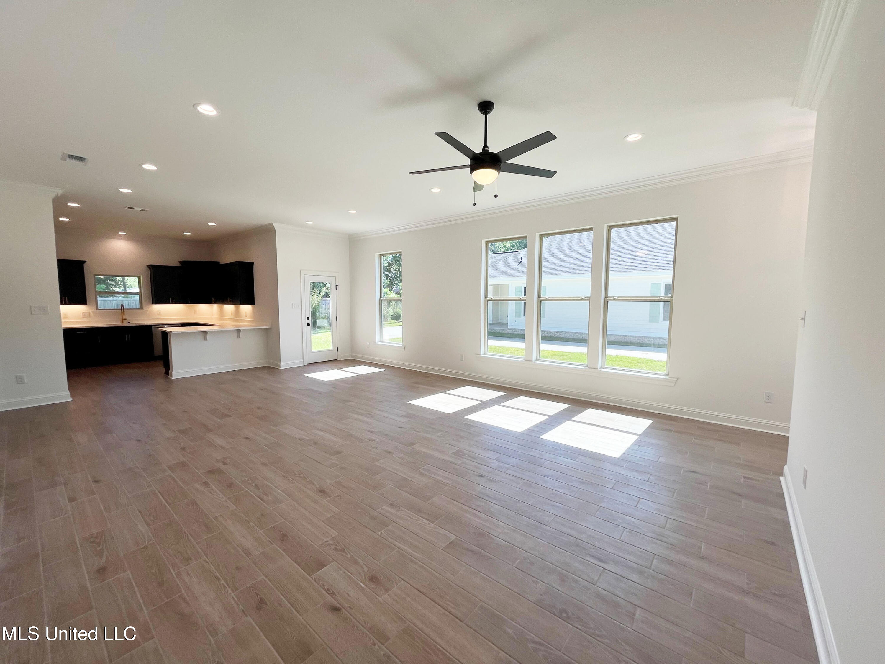 12158 Parc Aux Chenes Property Photo 9