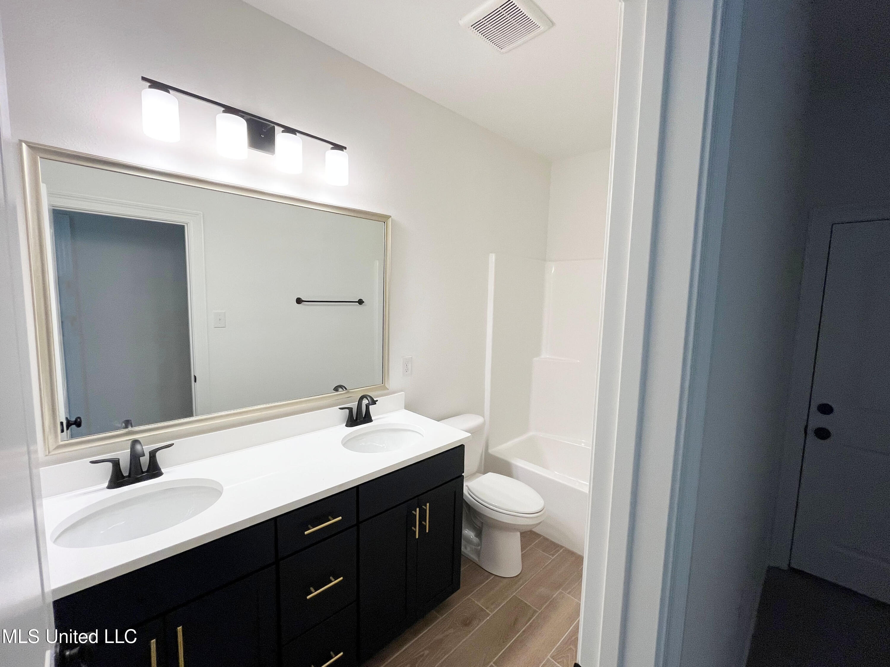 12158 Parc Aux Chenes Property Photo 17