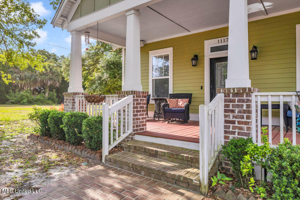 1117 2nd Street Property Photo 2