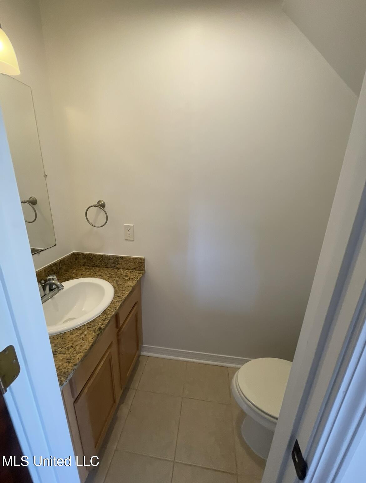 590 Royal Oak Drive Property Photo 4