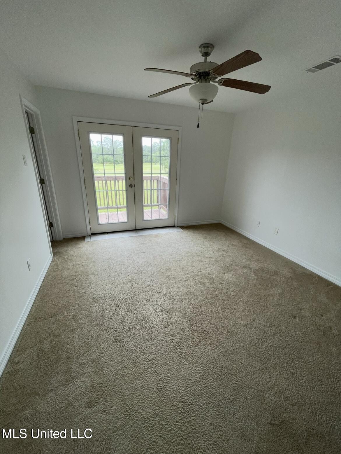 590 Royal Oak Drive Property Photo 2