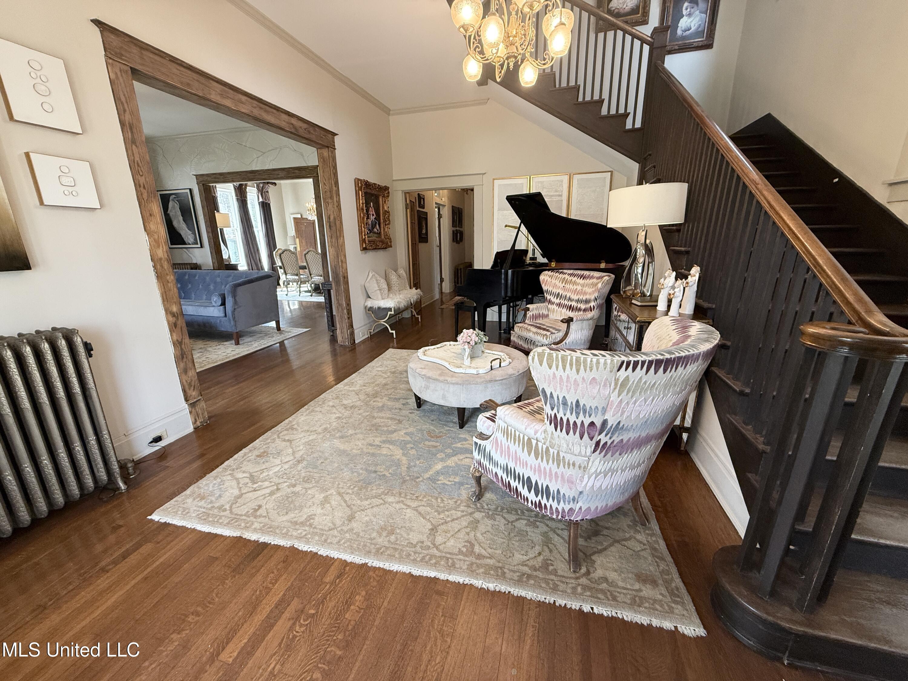 307 Grand Boulevard Property Photo 4