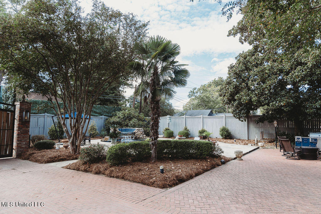 307 Grand Boulevard Property Photo 25